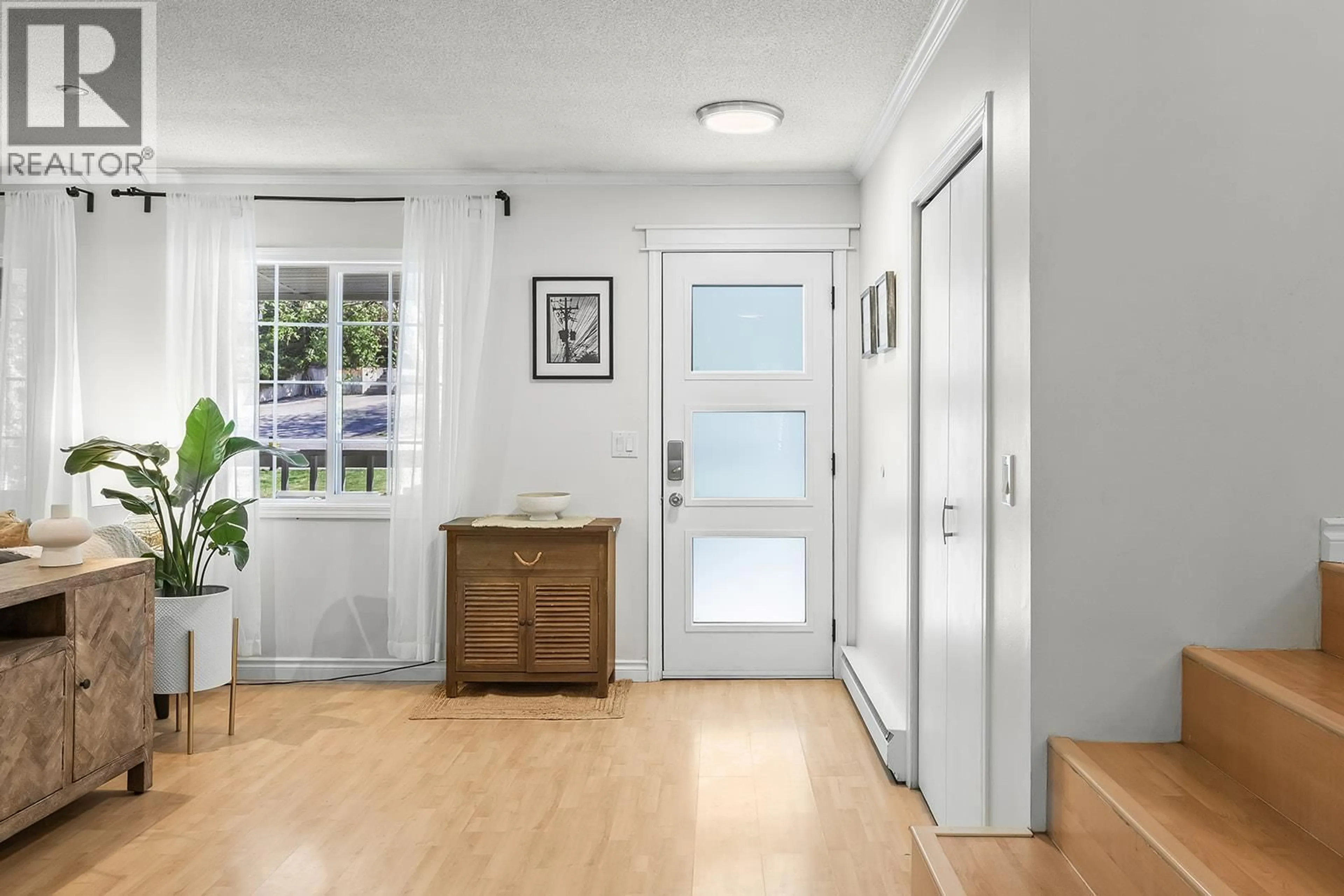 Indoor entryway for 1650 HOLLYWOOD ROAD SOUTH, Rutland British Columbia V1X4P3
