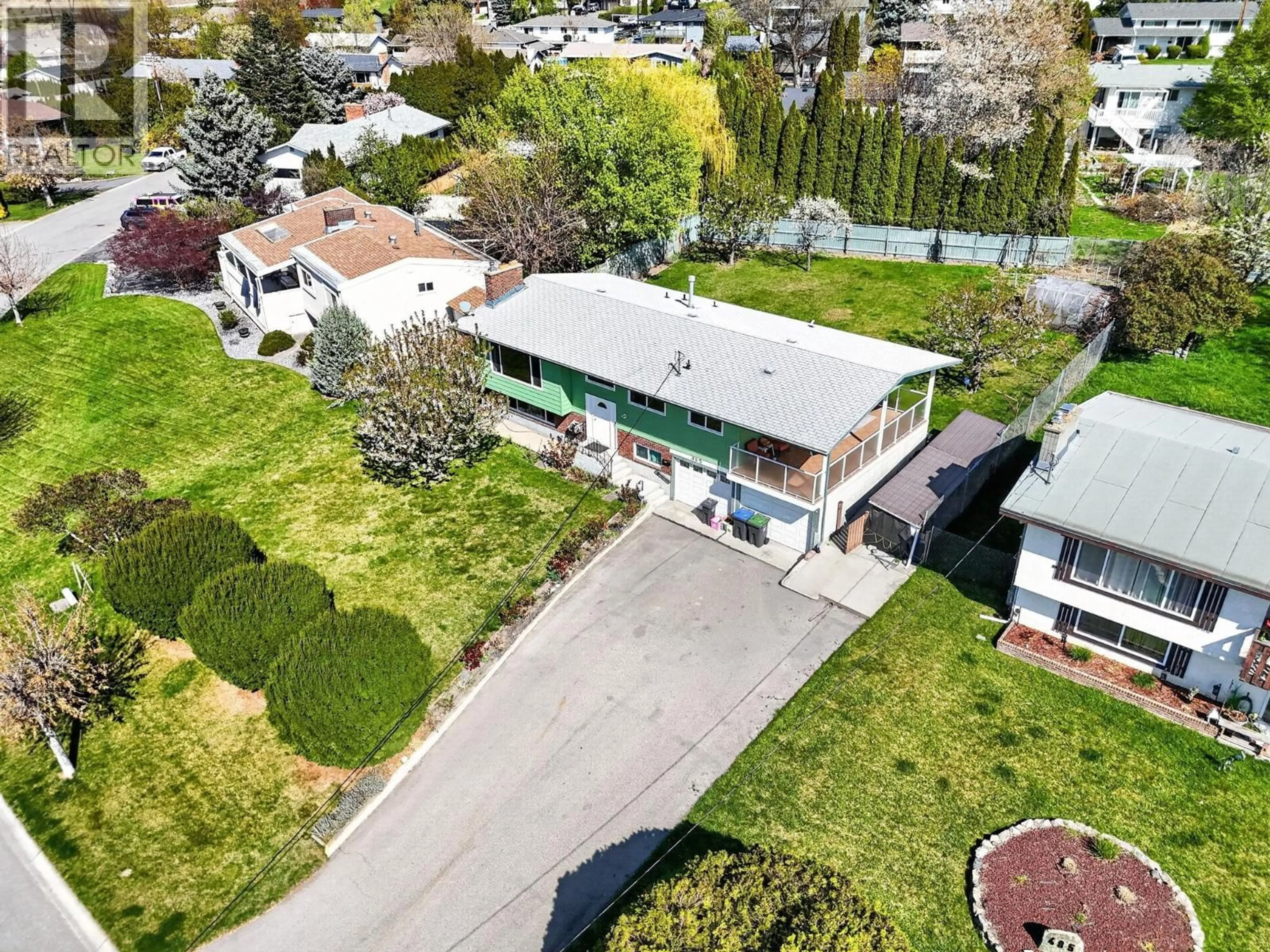 A pic from outside/outdoor area/front of a property/back of a property/a pic from drone, street for 465 SEAFORD ROAD, Kelowna British Columbia V1X5L3