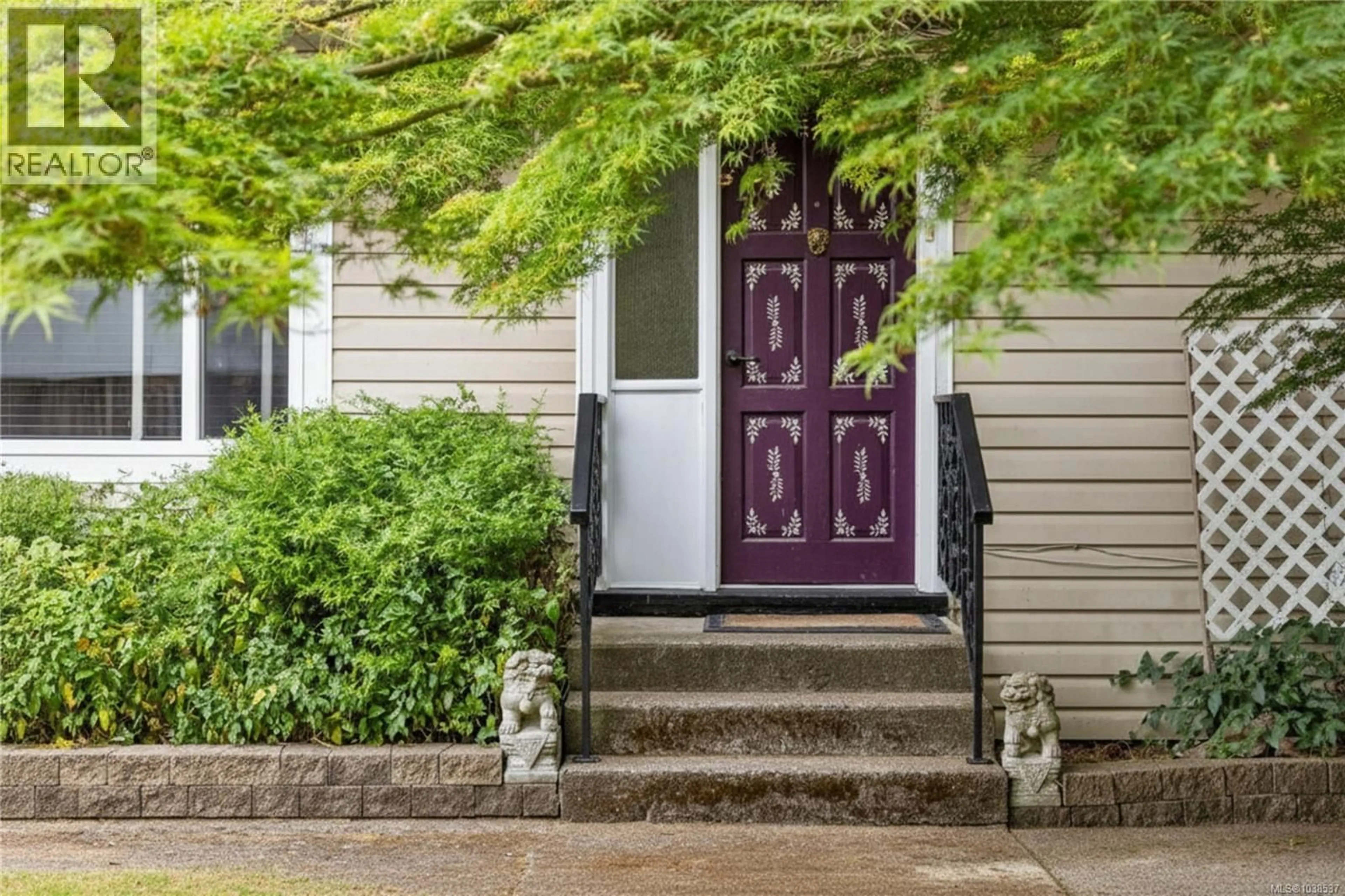 Indoor entryway for 1524 PACIFIC CRESCENT, Parksville British Columbia V9P1X6
