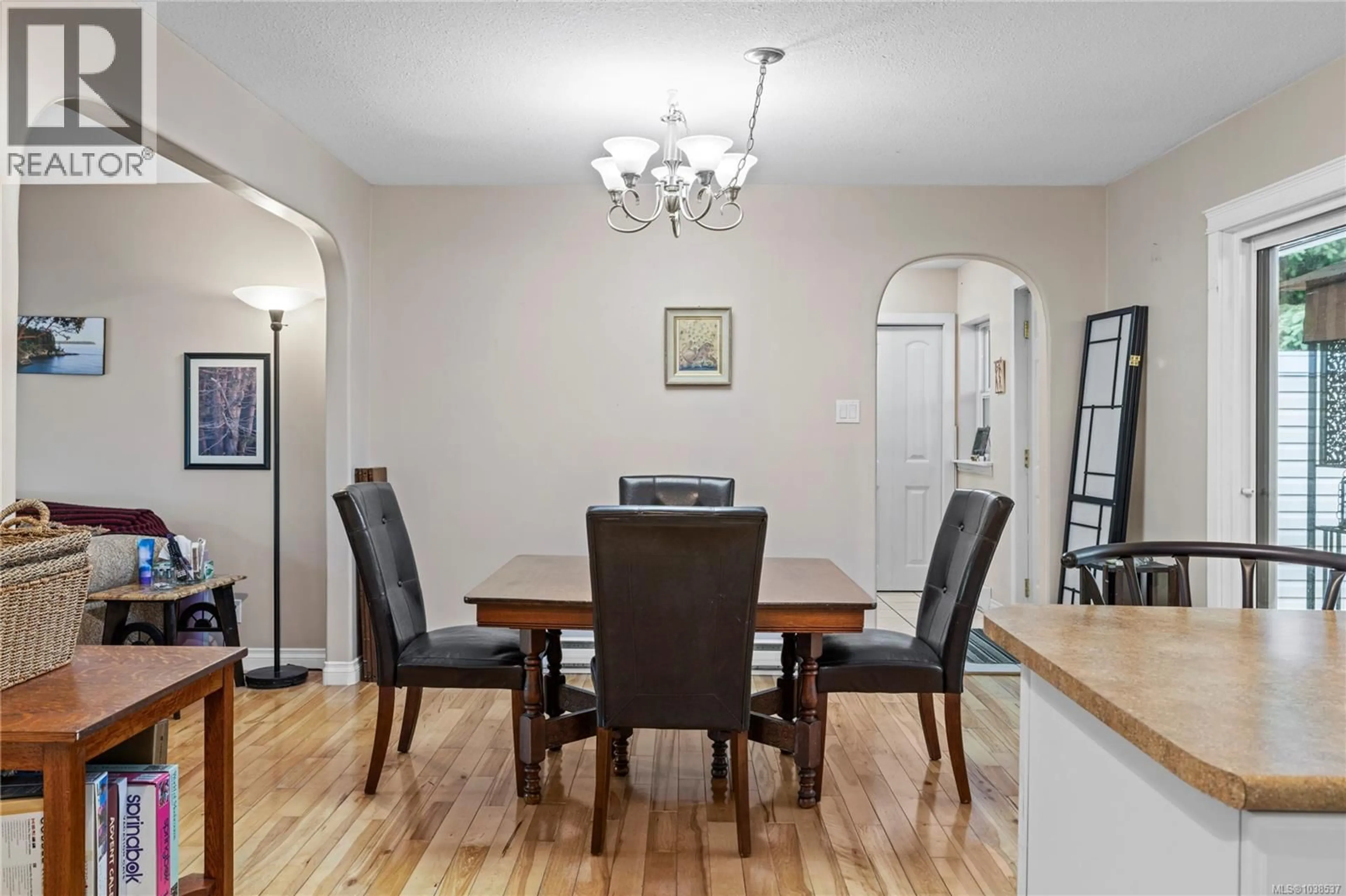 Dining room, wood/laminate floor for 1524 PACIFIC CRESCENT, Parksville British Columbia V9P1X6