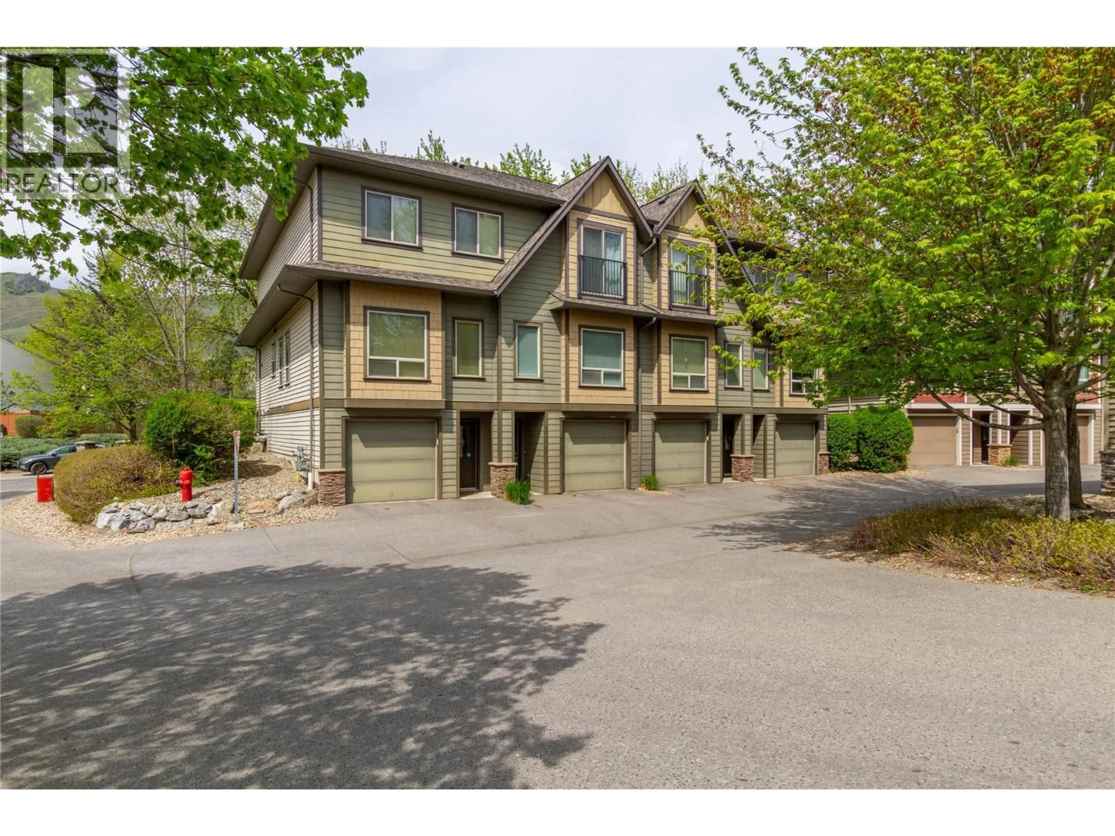 A pic from outside/outdoor area/front of a property/back of a property/a pic from drone, street for 1503 - 4900 HERITAGE DRIVE, Vernon British Columbia V1T9X1