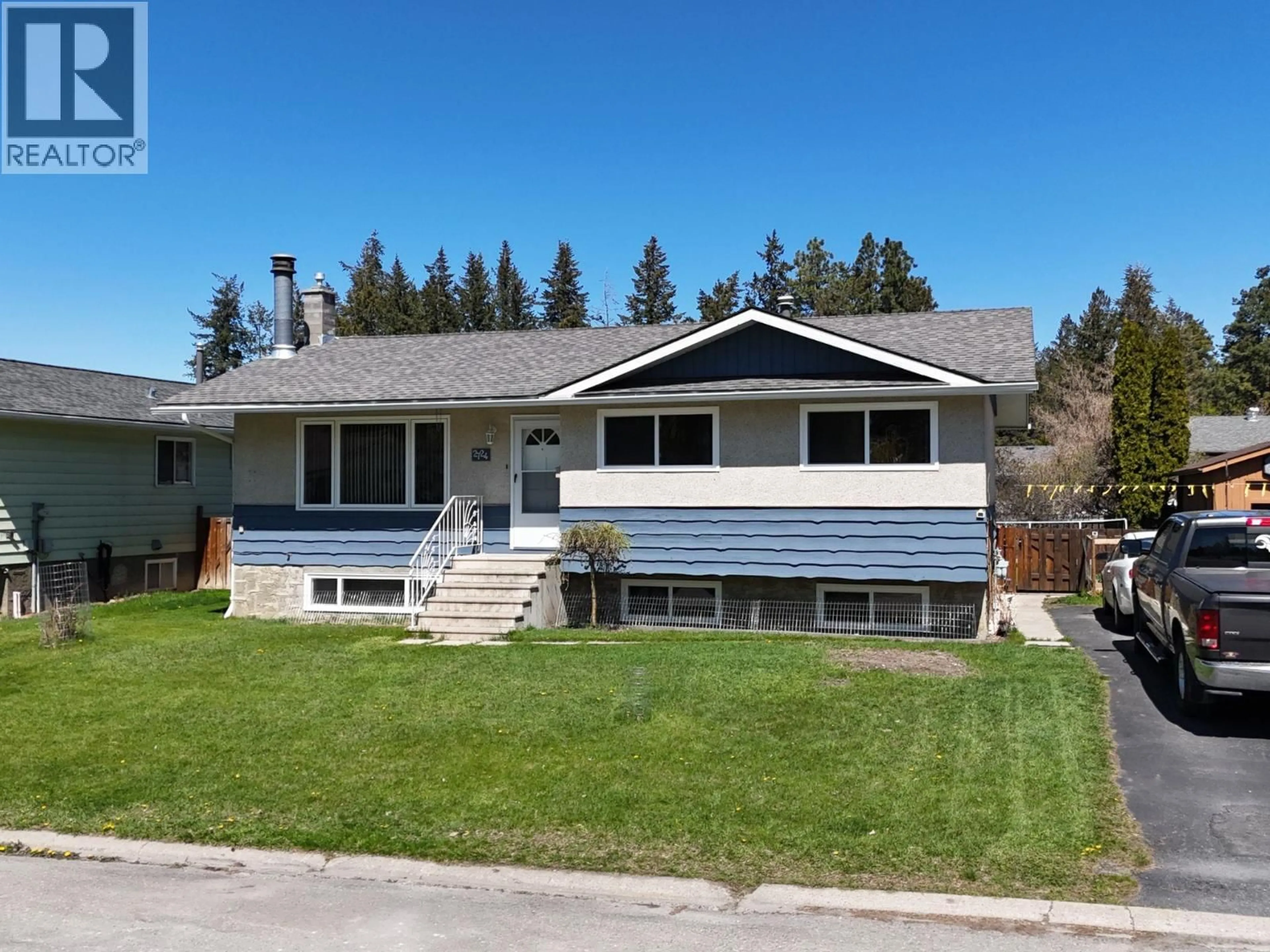 Home with vinyl exterior material, street for 2724 2B STREET SOUTH, Cranbrook British Columbia V1C5G2