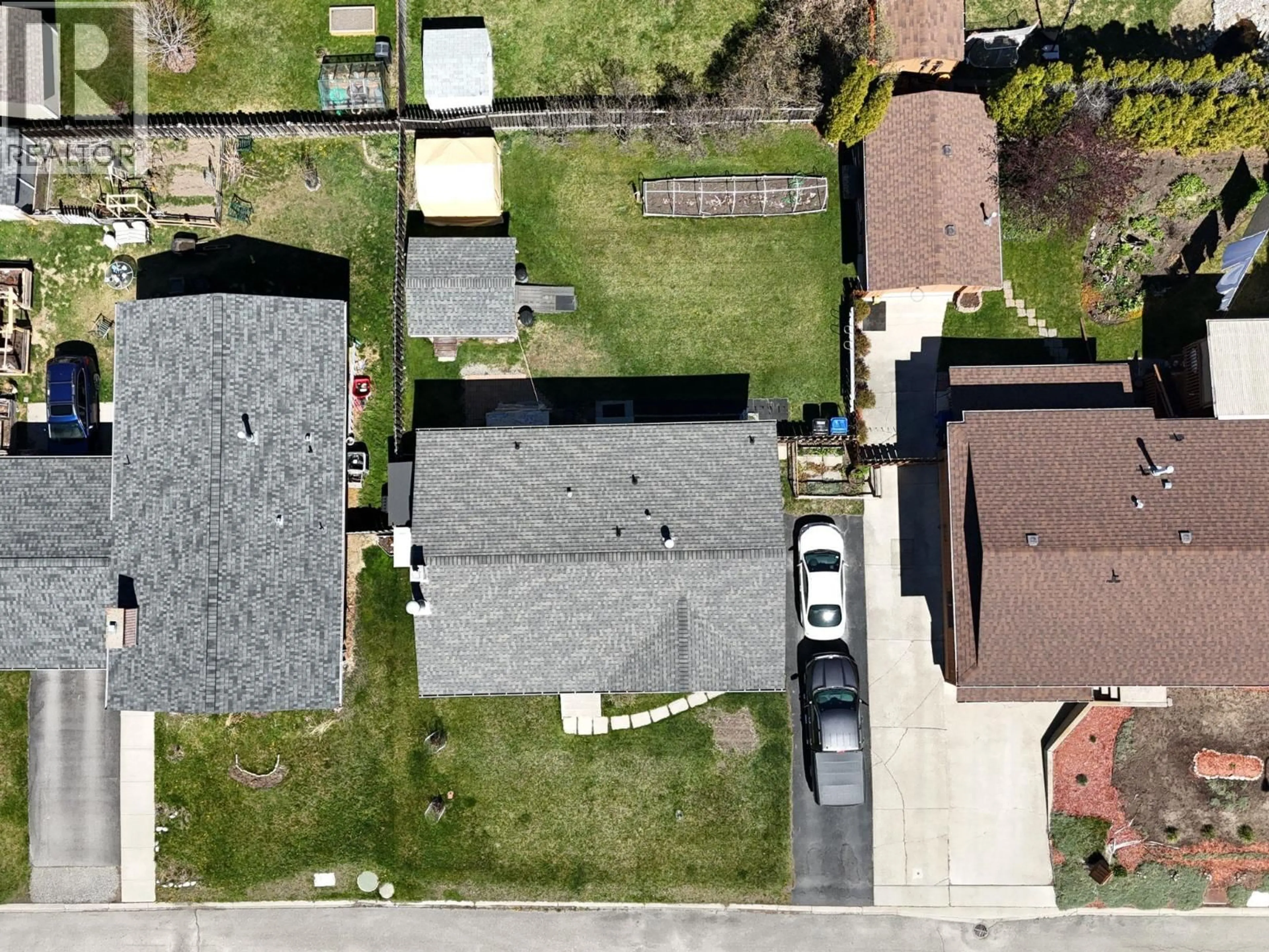 A pic from outside/outdoor area/front of a property/back of a property/a pic from drone, street for 2724 2B STREET SOUTH, Cranbrook British Columbia V1C5G2