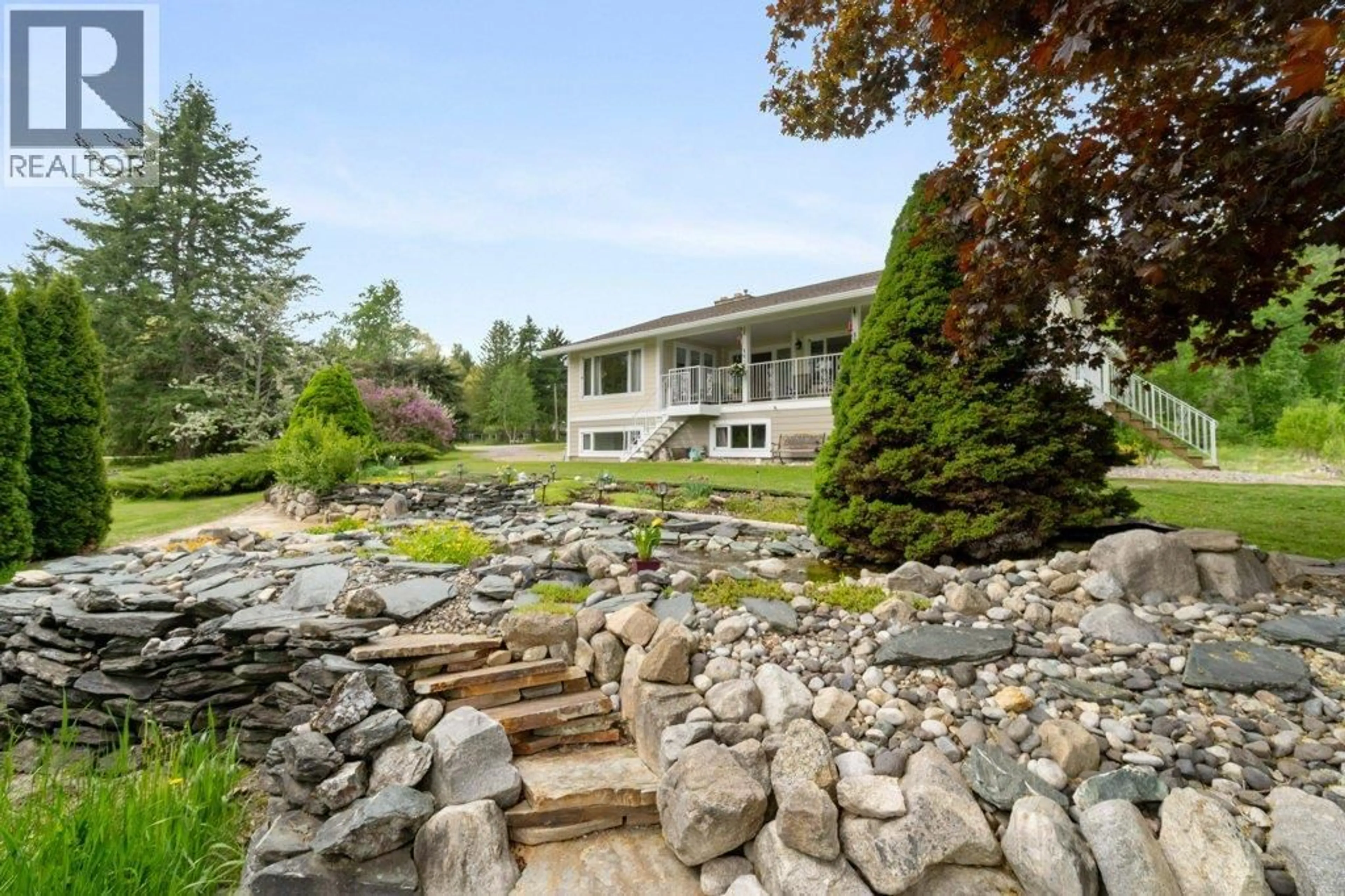 Patio, water/lake/river/ocean view for 4501 44 AVENUE NORTHWEST, Salmon Arm British Columbia V1E3A7