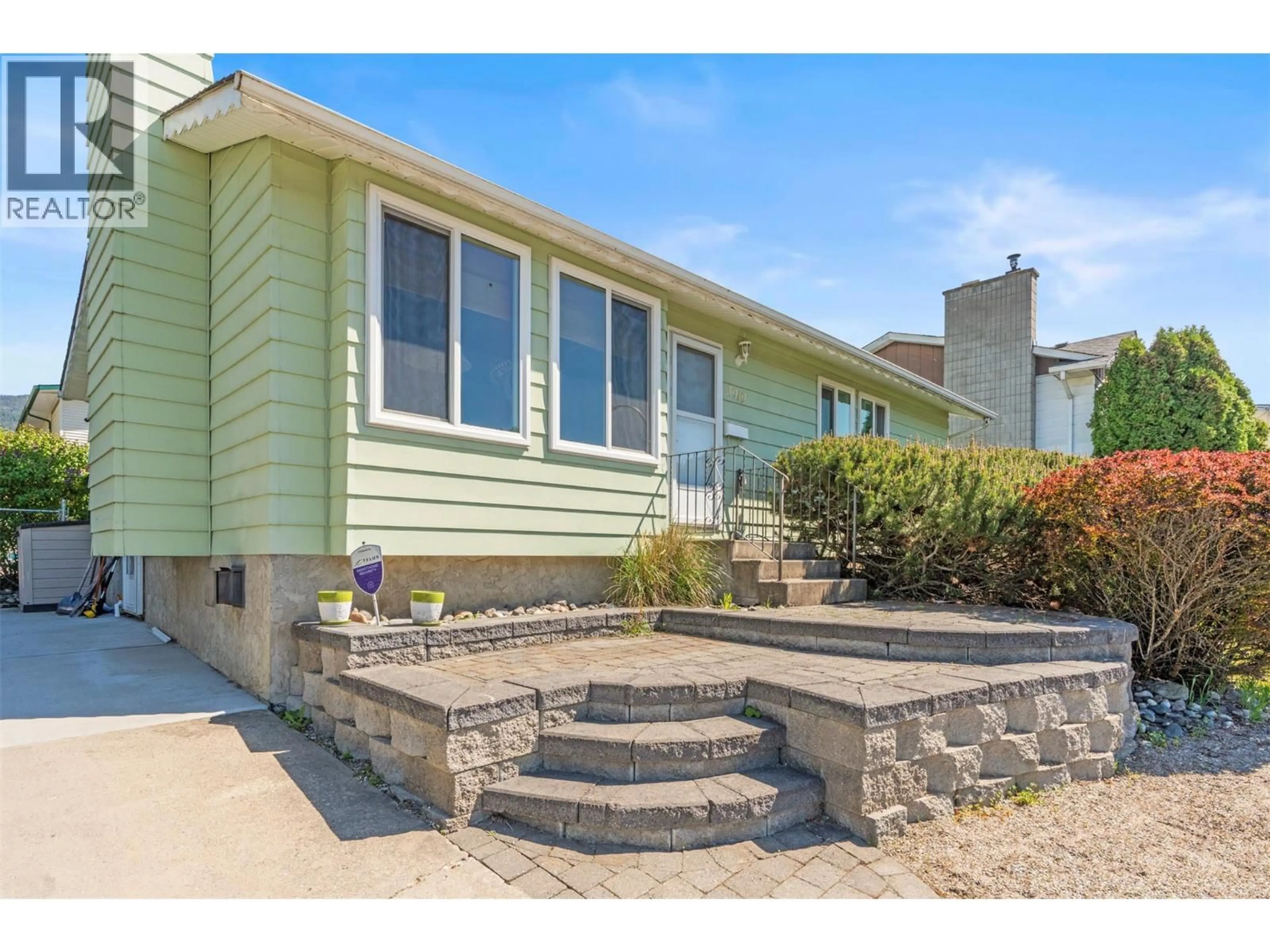 Home with vinyl exterior material, street for 3919 14 STREET, Vernon British Columbia V1T7N3