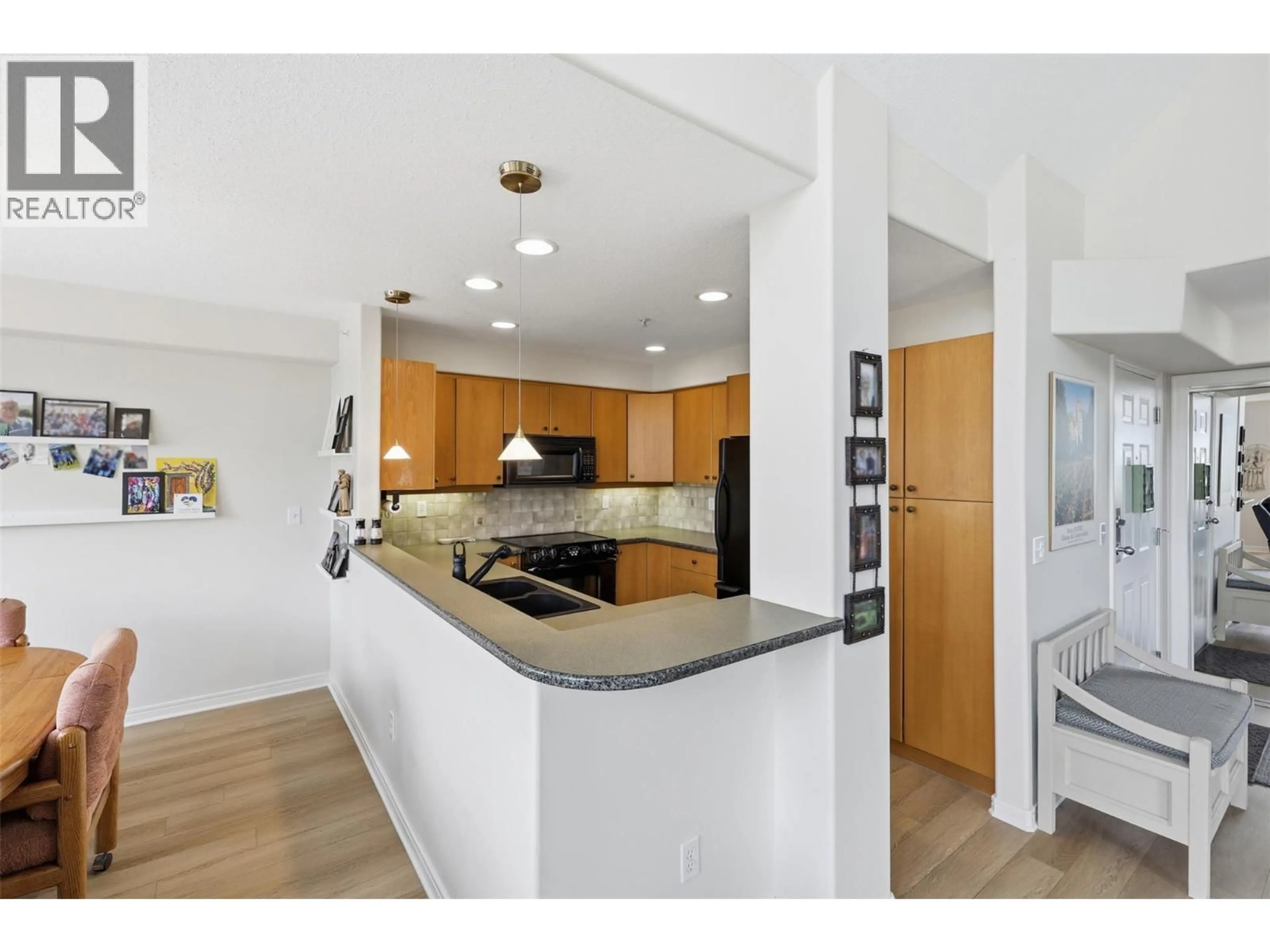 Open concept kitchen, unknown for 407 - 950 LORNE STREET, Kamloops British Columbia V2C1W9