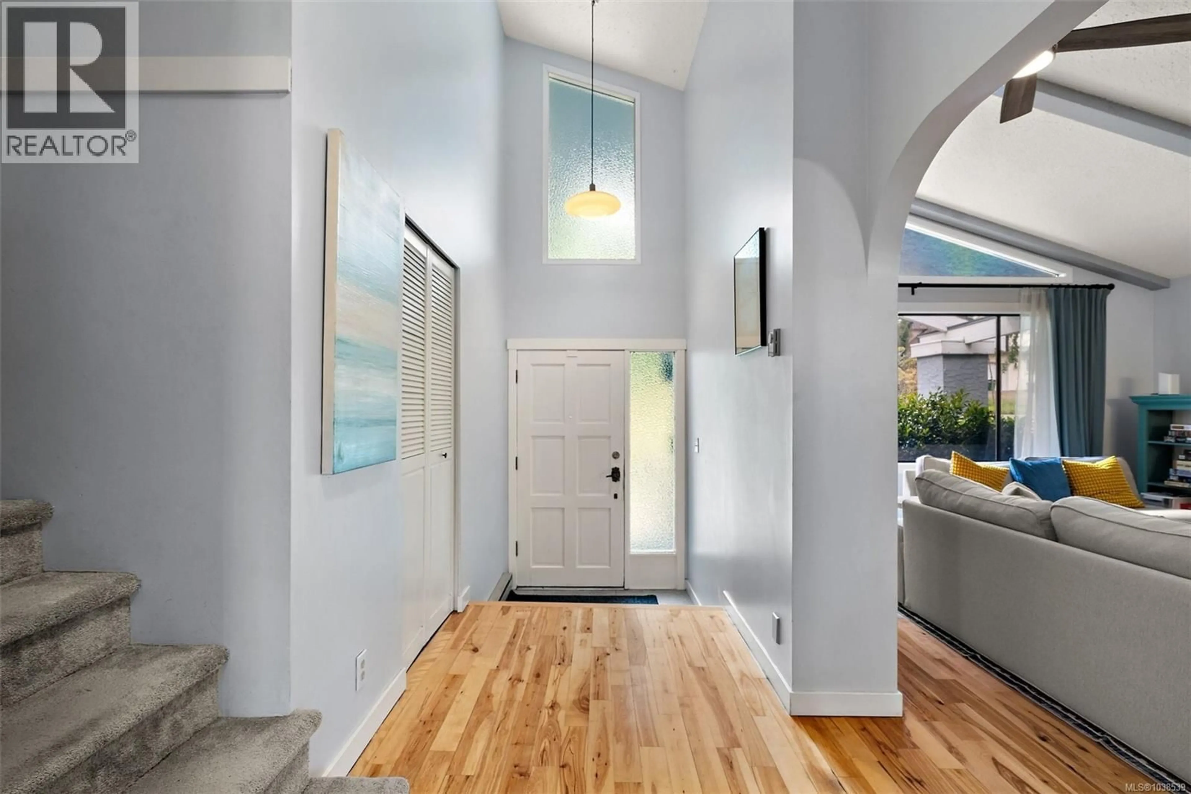 Indoor entryway for 4143 CEDAR HILL ROAD, Saanich British Columbia V8N3C2