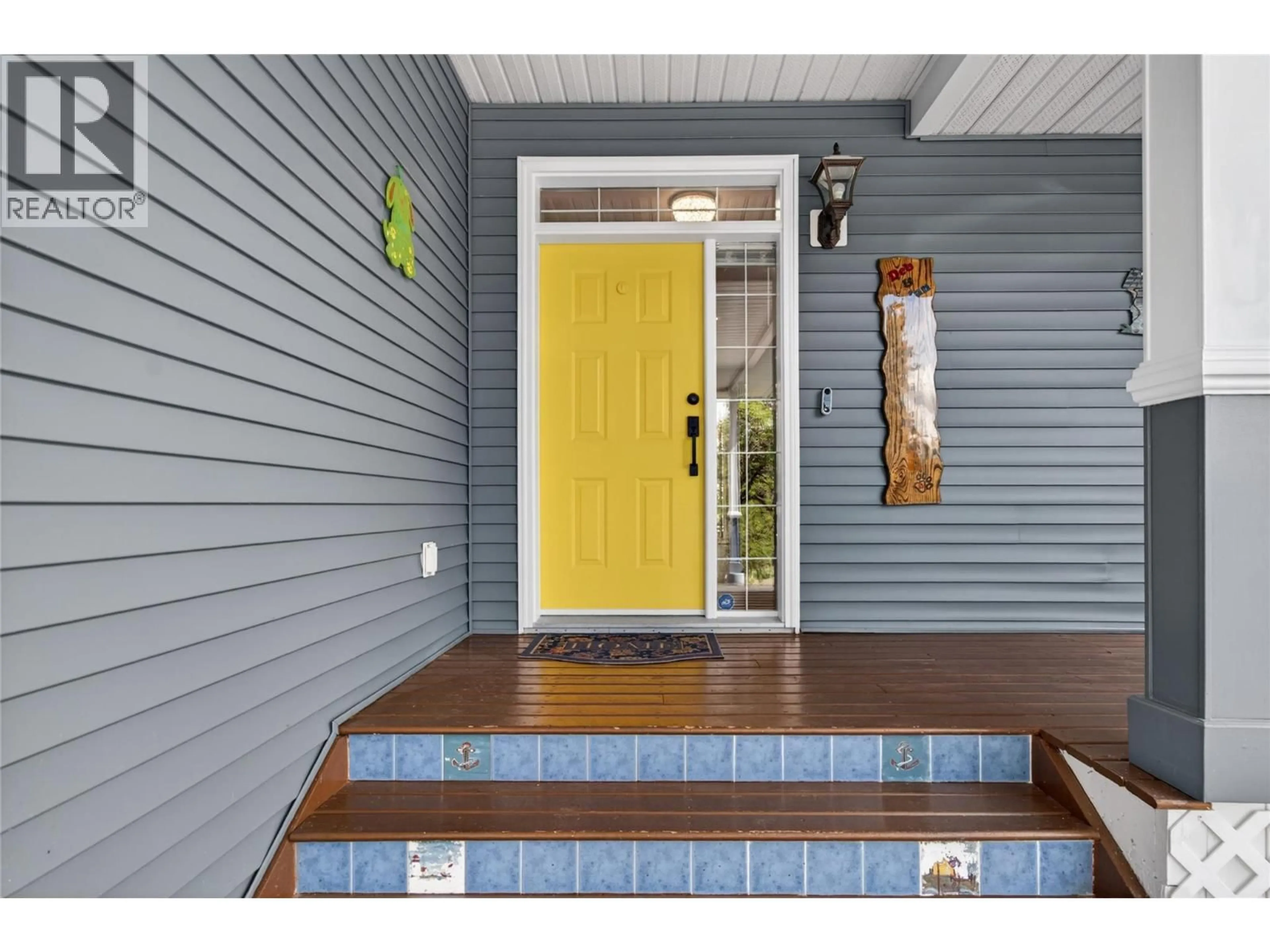 Indoor entryway for 271 HERITAGE BOULEVARD, Okanagan Falls British Columbia V0H1R3