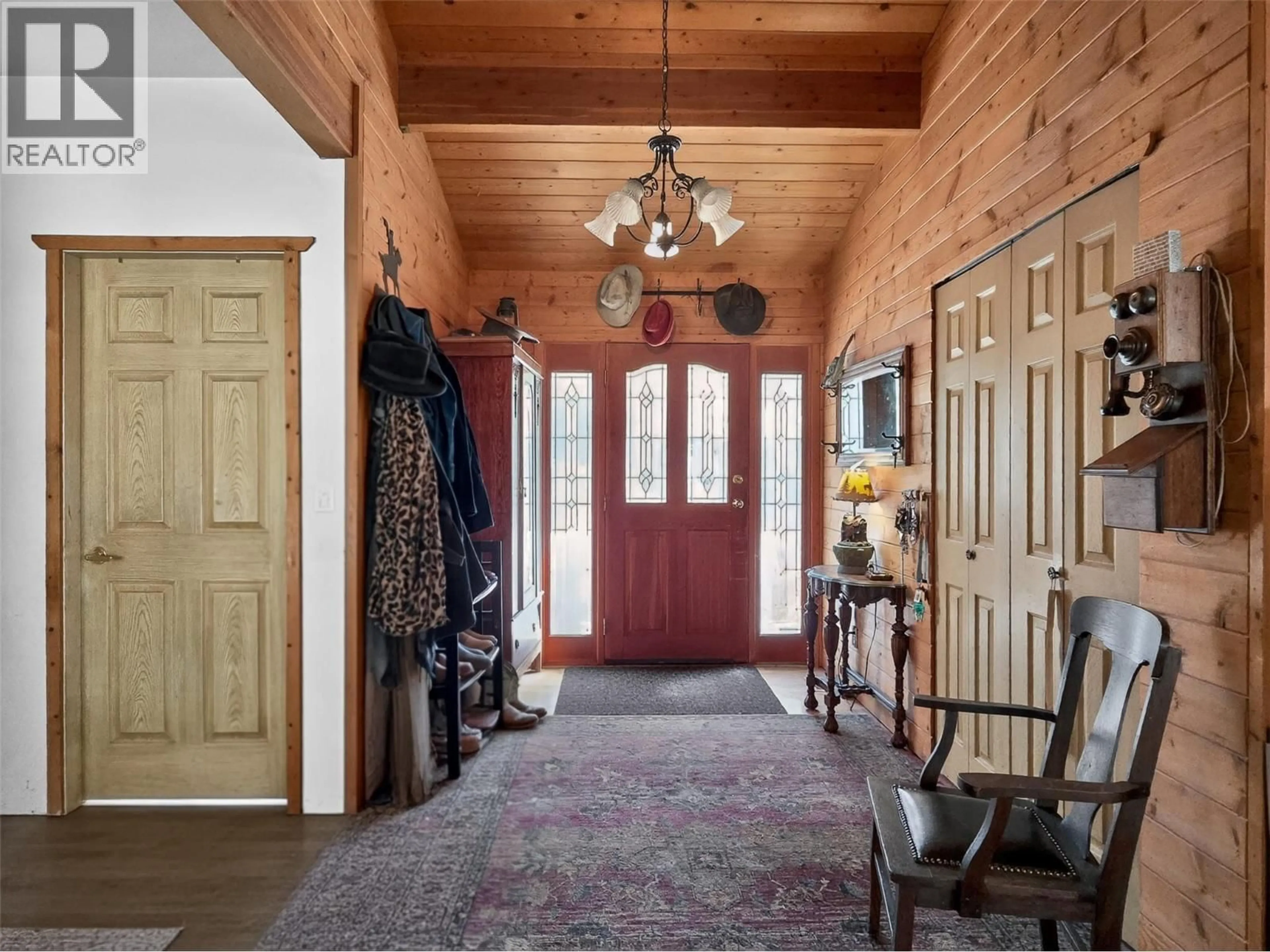 Indoor entryway for 4189 MICKEY FRONTAGE ROAD, Cache Creek British Columbia V0K1H1