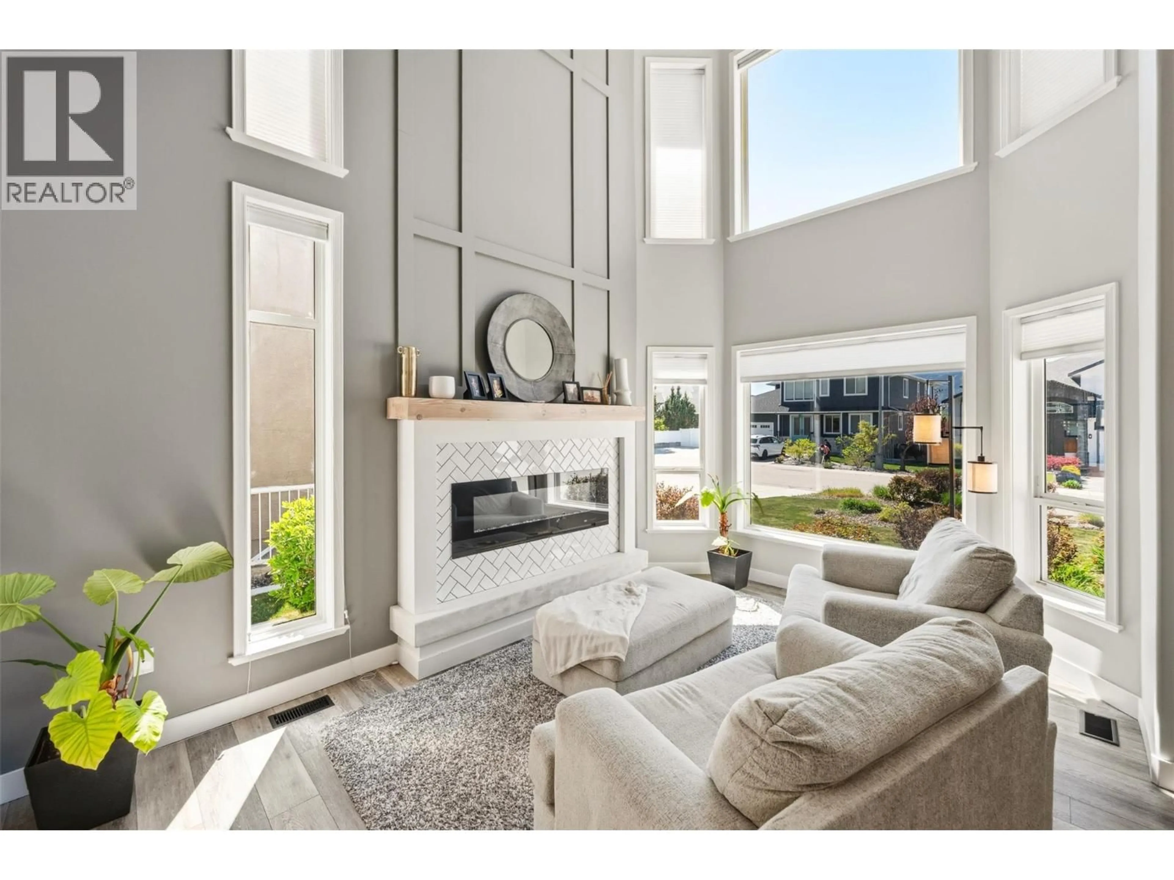Living room with furniture, unknown for 2381 WILTSE DRIVE, Penticton British Columbia V2A7X7
