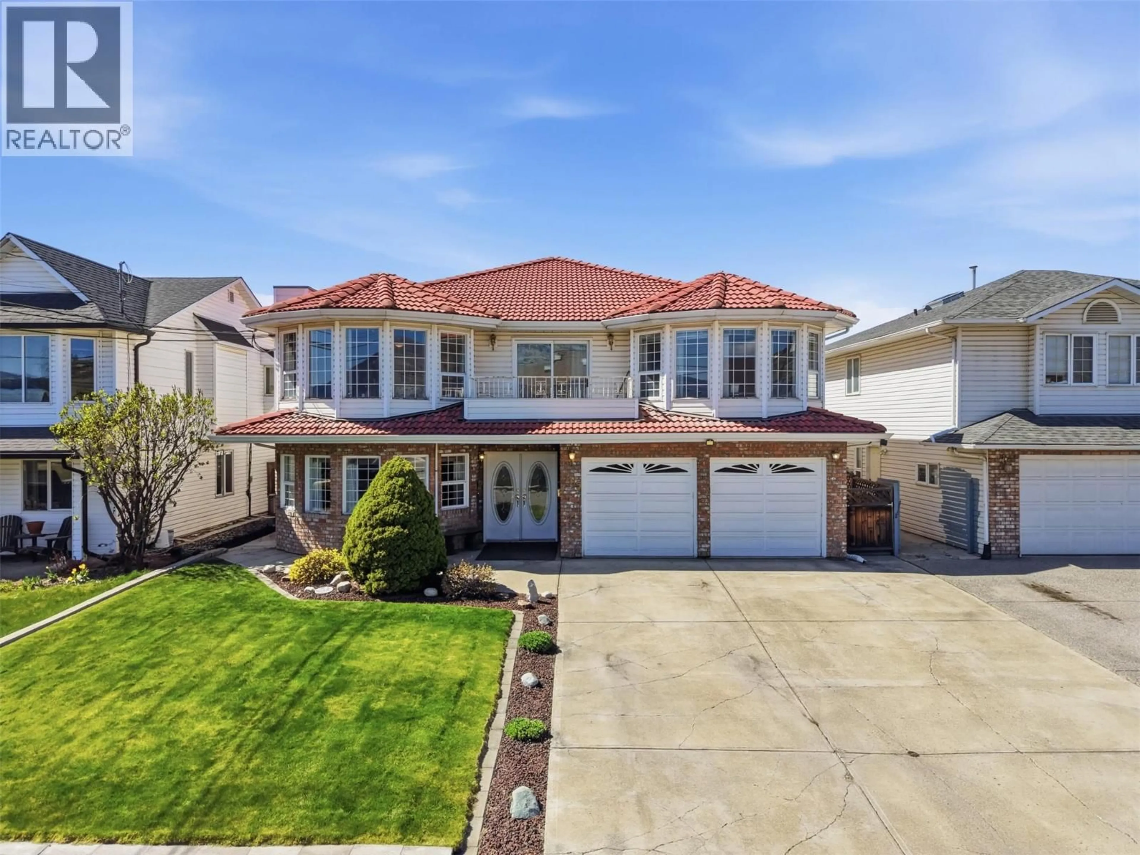 A pic from outside/outdoor area/front of a property/back of a property/a pic from drone, street for 1165 13TH STREET, Kamloops British Columbia V2B8K4