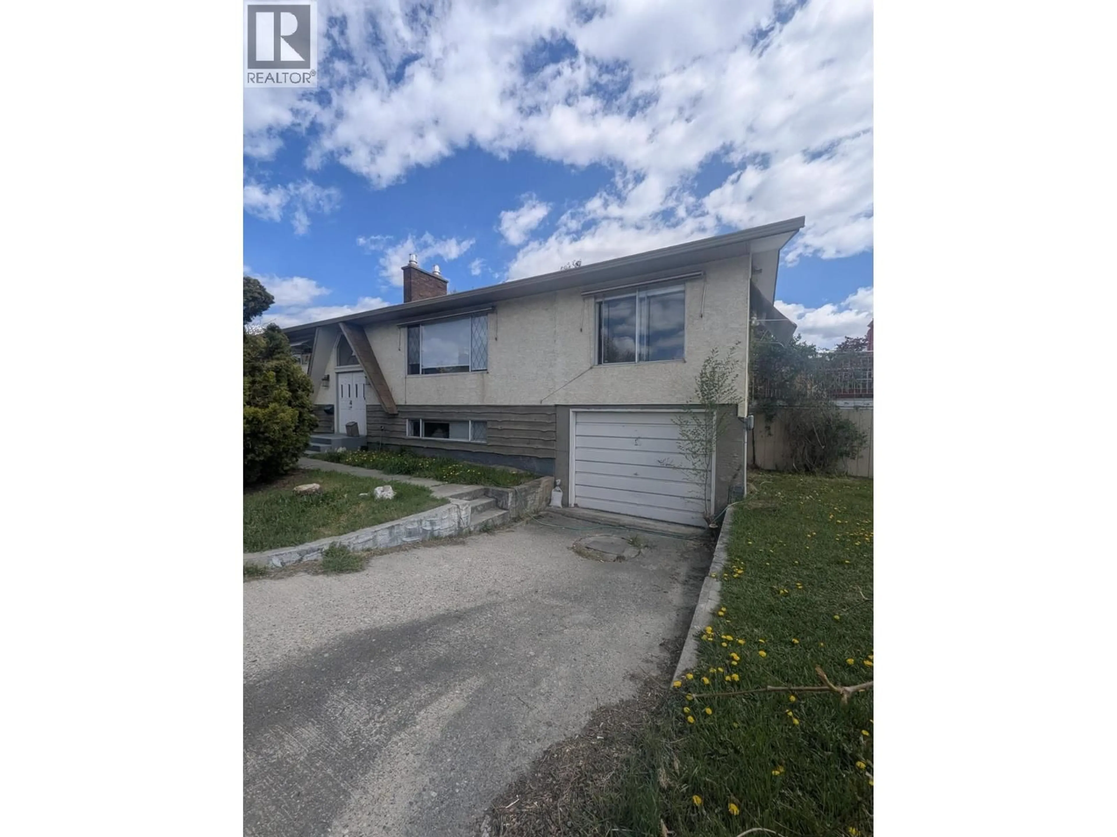 A pic from outside/outdoor area/front of a property/back of a property/a pic from drone, street for 2815 RICHTER STREET, Kelowna British Columbia V1Y2R6