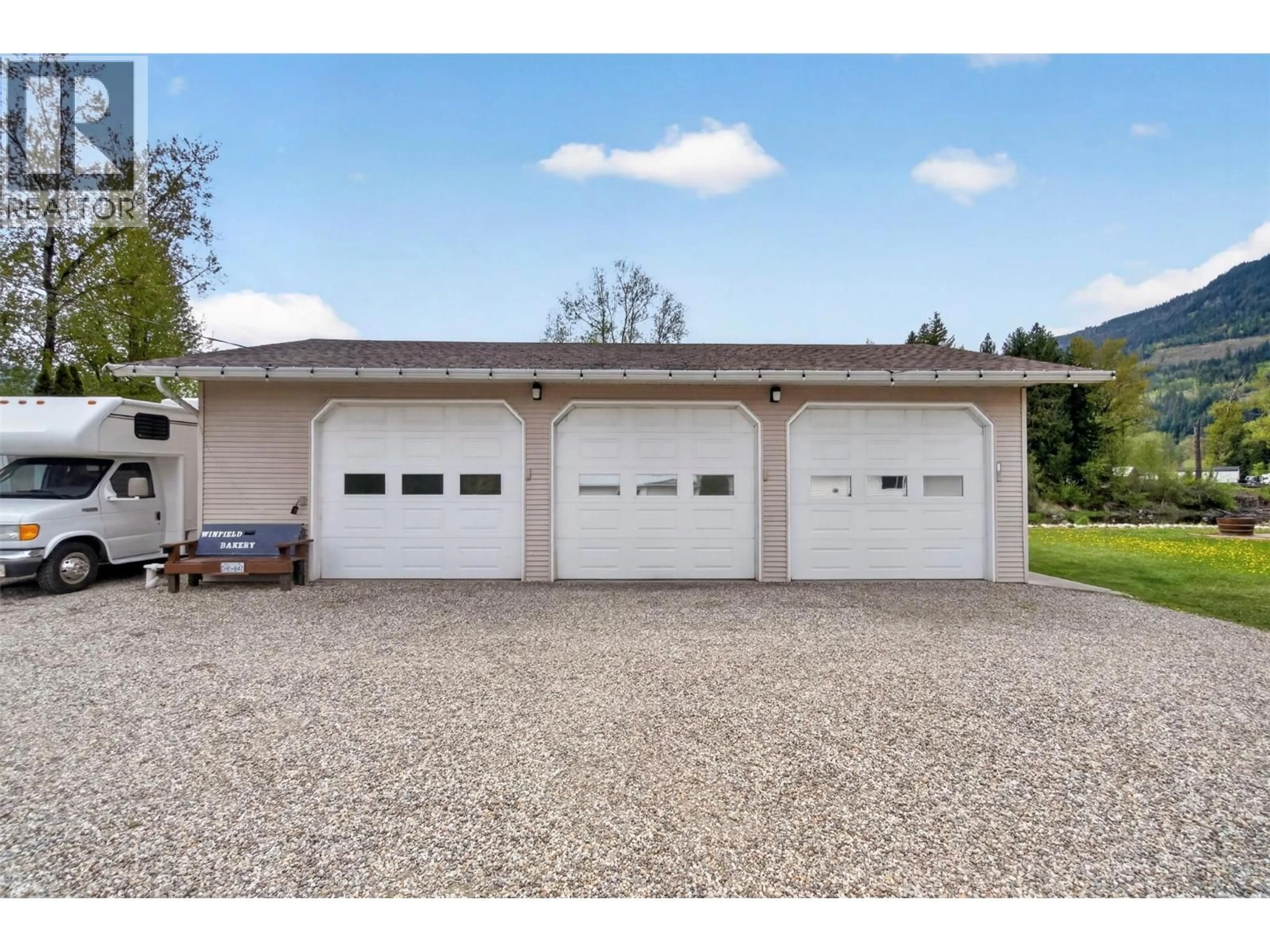 Indoor garage for 2069 SOLSQUA ROAD, Sicamous British Columbia V0E2V5