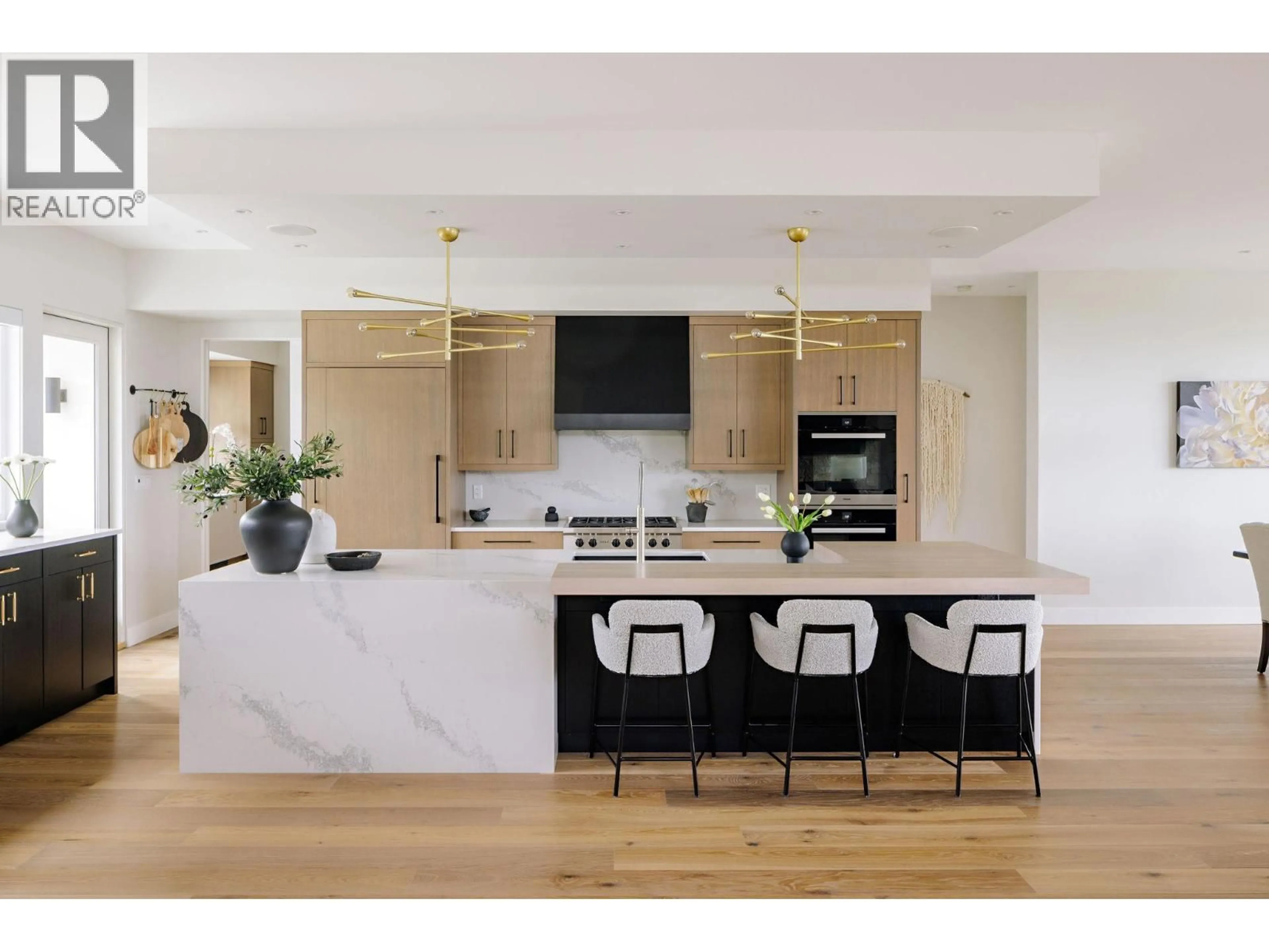 Contemporary kitchen, unknown for 140 OLIVER PLACE, Penticton British Columbia V2A0H1
