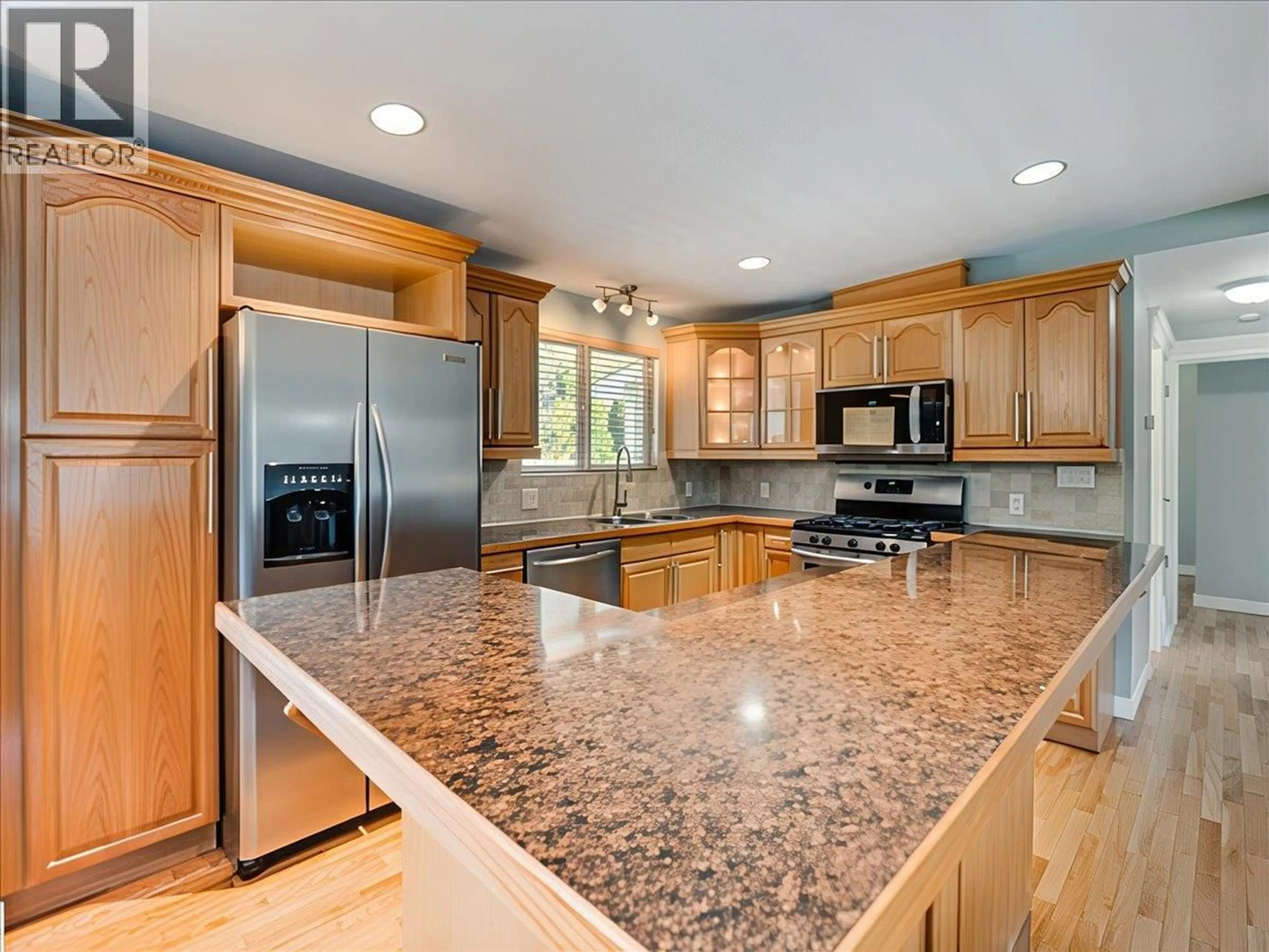 Open concept kitchen, ceramic/tile floor for 3833 DOGWOOD DRIVE, Trail British Columbia V1R2V4