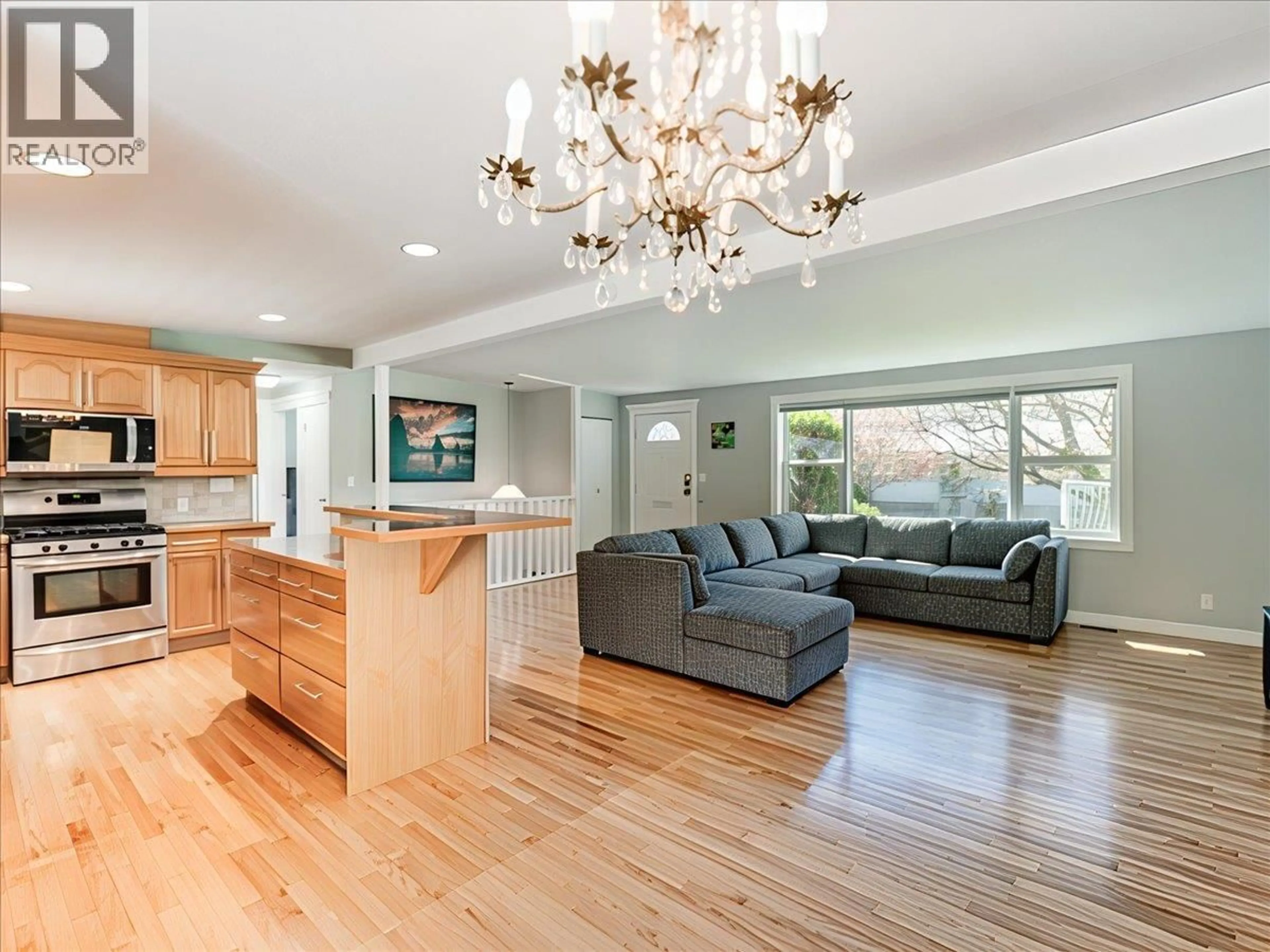 Open concept kitchen, wood/laminate floor for 3833 DOGWOOD DRIVE, Trail British Columbia V1R2V4