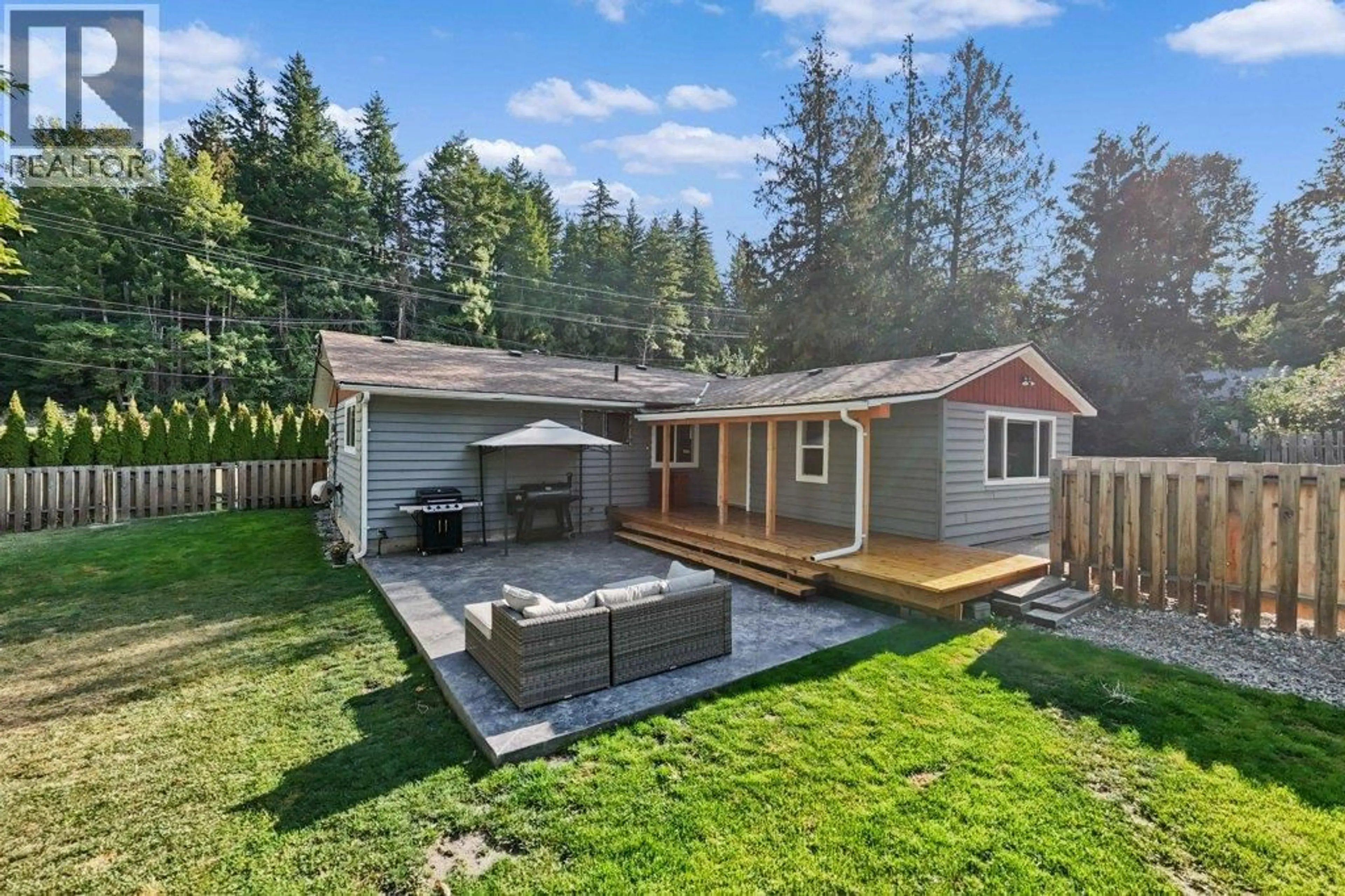 A pic from outside/outdoor area/front of a property/back of a property/a pic from drone, unknown for 1294 NOTCH HILL ROAD, Sorrento British Columbia V0E2W0