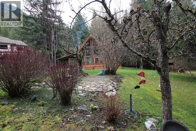 432 BAYLES ROAD, Nakusp 2