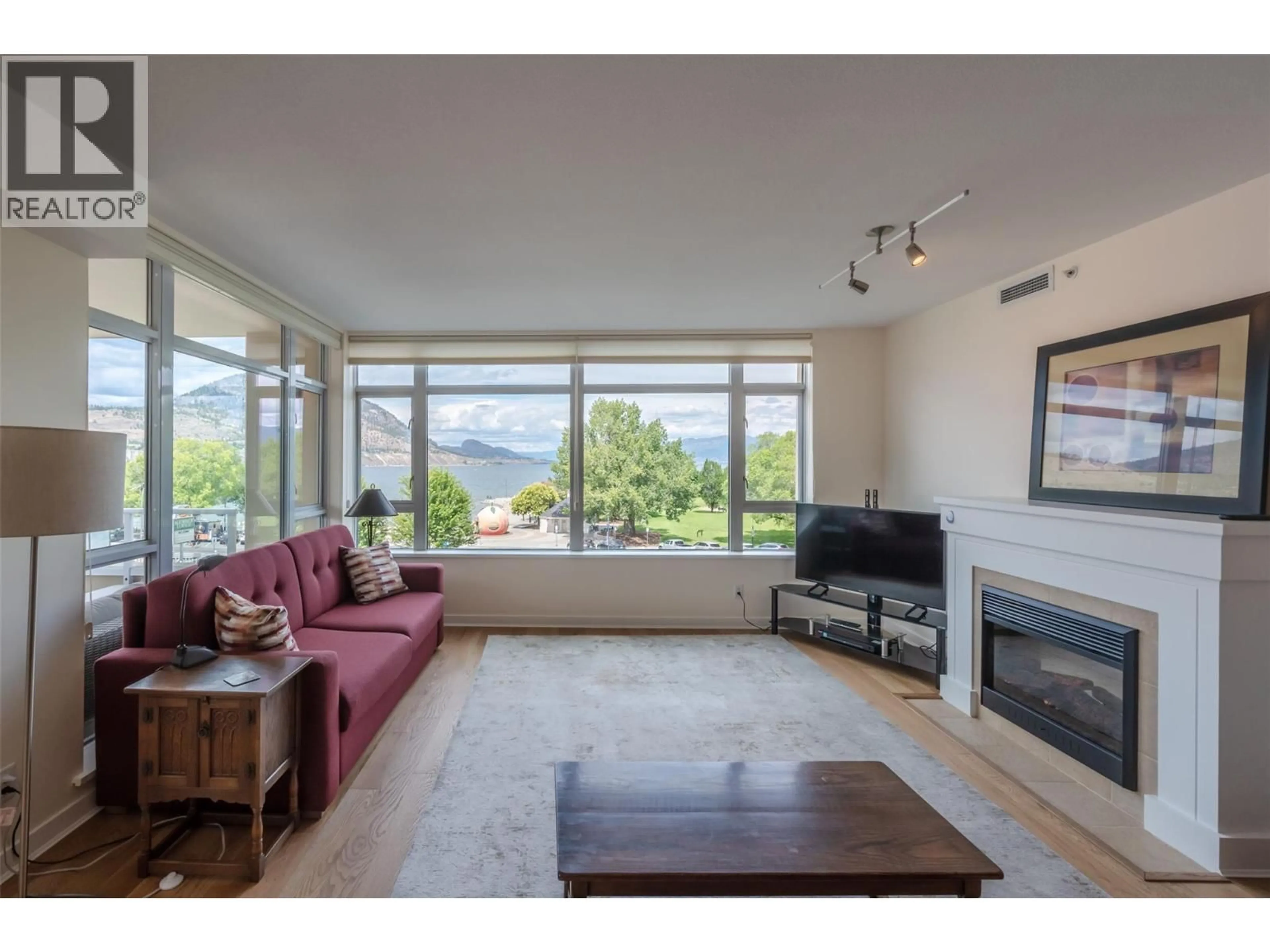 Living room with furniture, unknown for 401 - 160 LAKESHORE DRIVE WEST, Penticton British Columbia V2A9C2