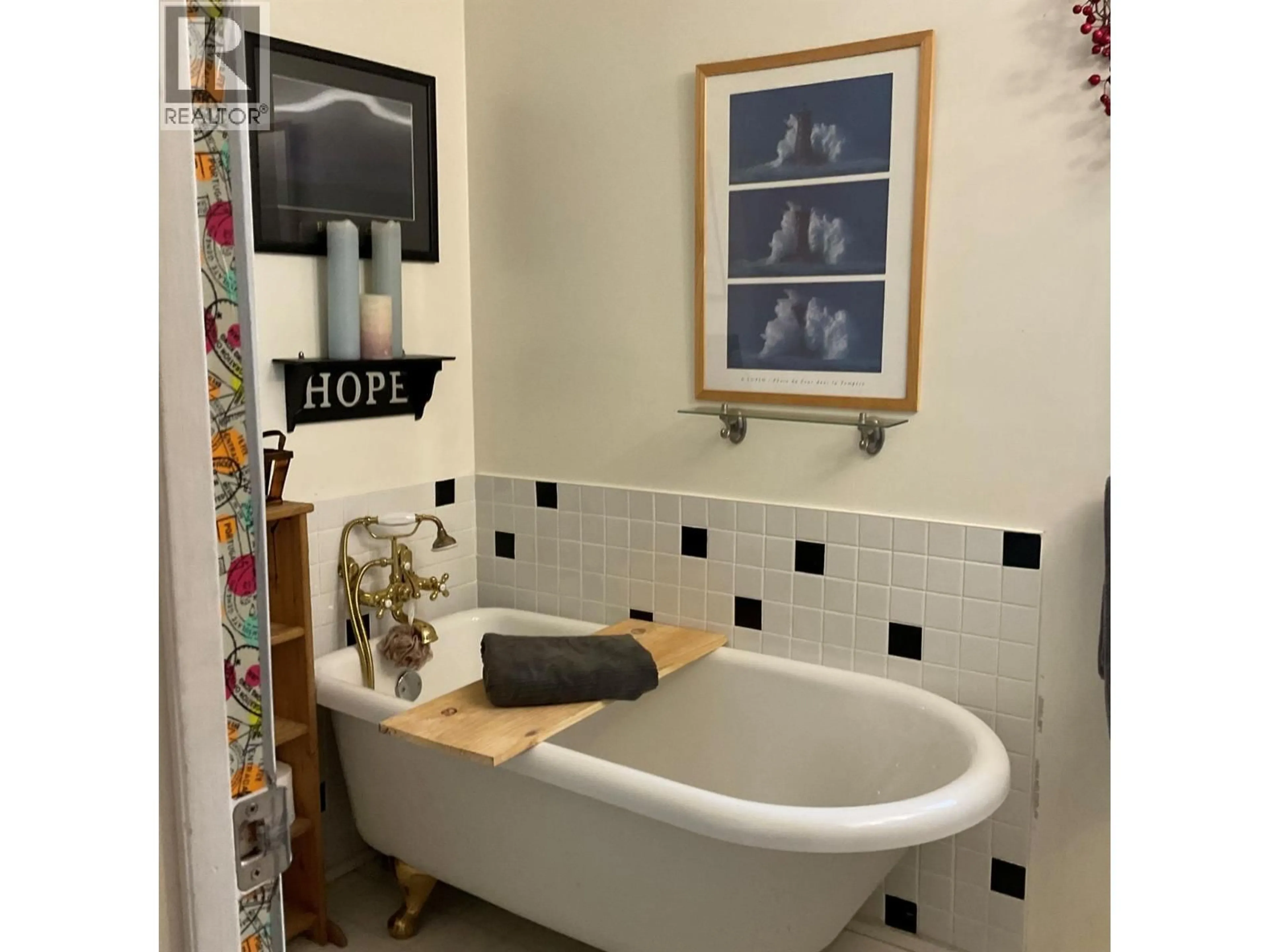 Contemporary bathroom, ceramic/tile floor for 1249 VALLEY VIEW DRIVE, Sparwood British Columbia V0B2G2