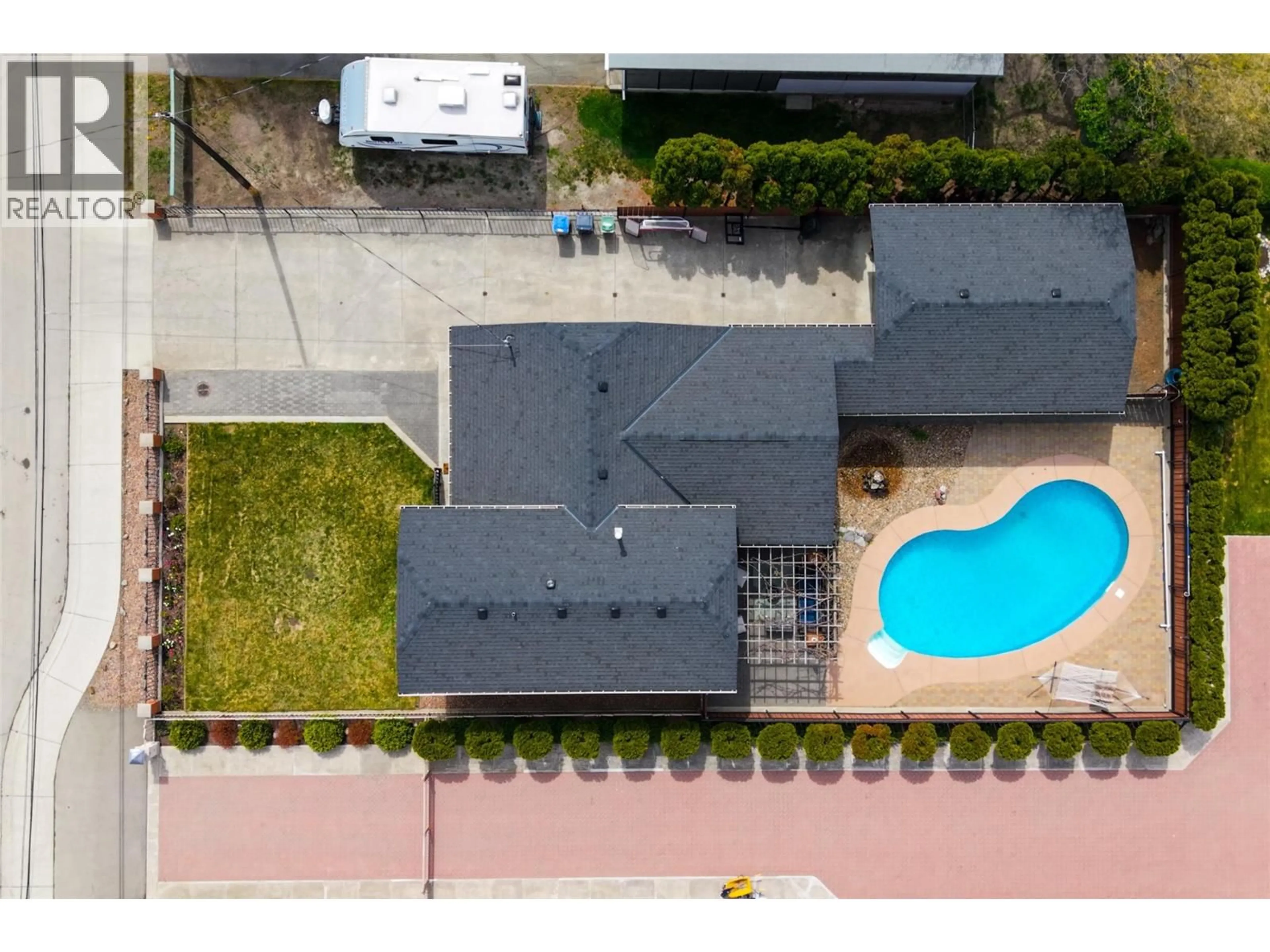 A pic from outside/outdoor area/front of a property/back of a property/a pic from drone, street for 850 WINDBREAK STREET, Kamloops British Columbia V2B5P1
