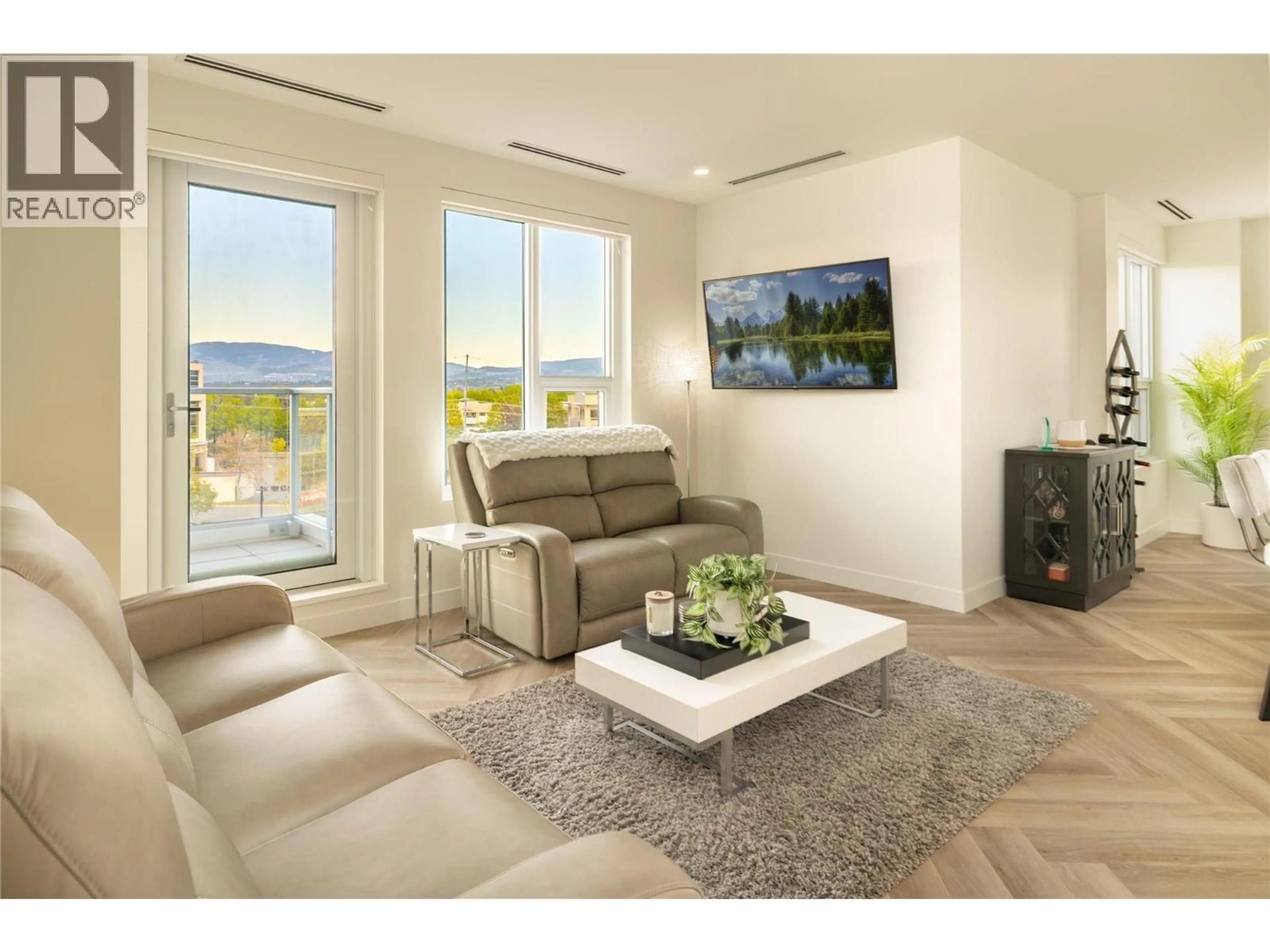 Living room with furniture, unknown for 411 - 3340 LAKESHORE ROAD, Kelowna British Columbia V1W0H6