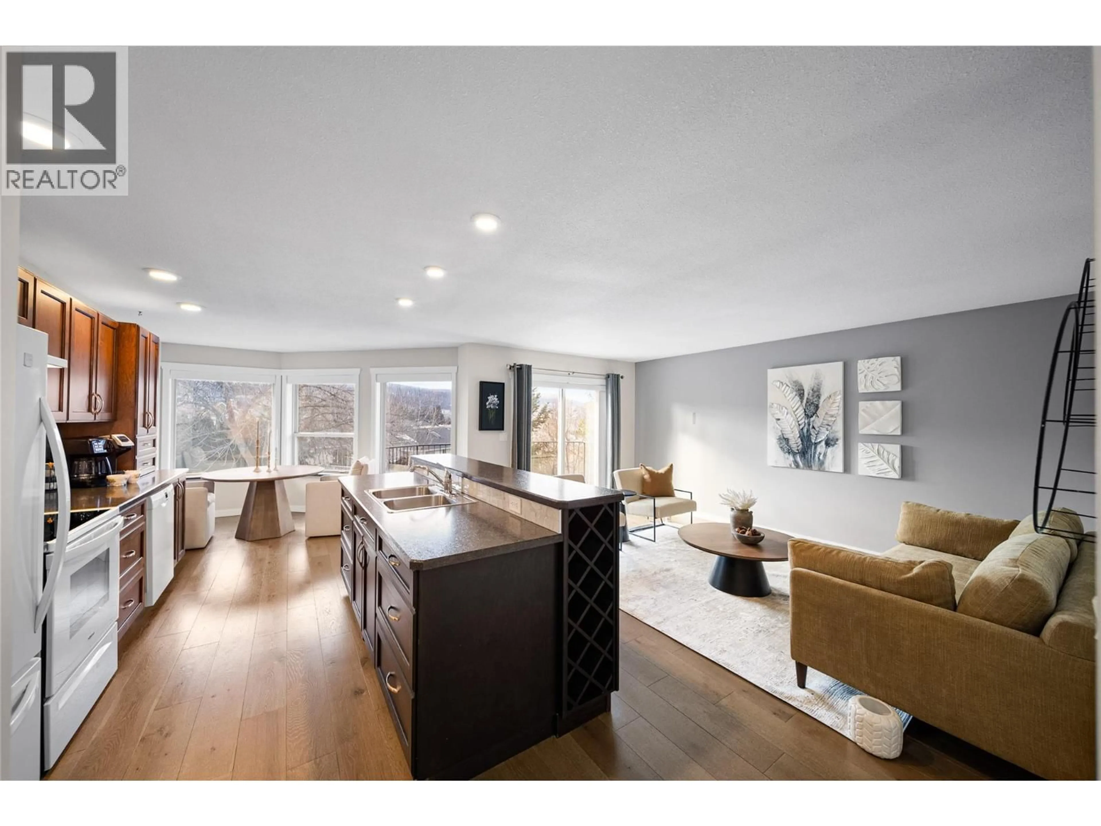 Open concept kitchen, unknown for 4 - 1750 MCKINLEY COURT, Kamloops British Columbia V2E2N5