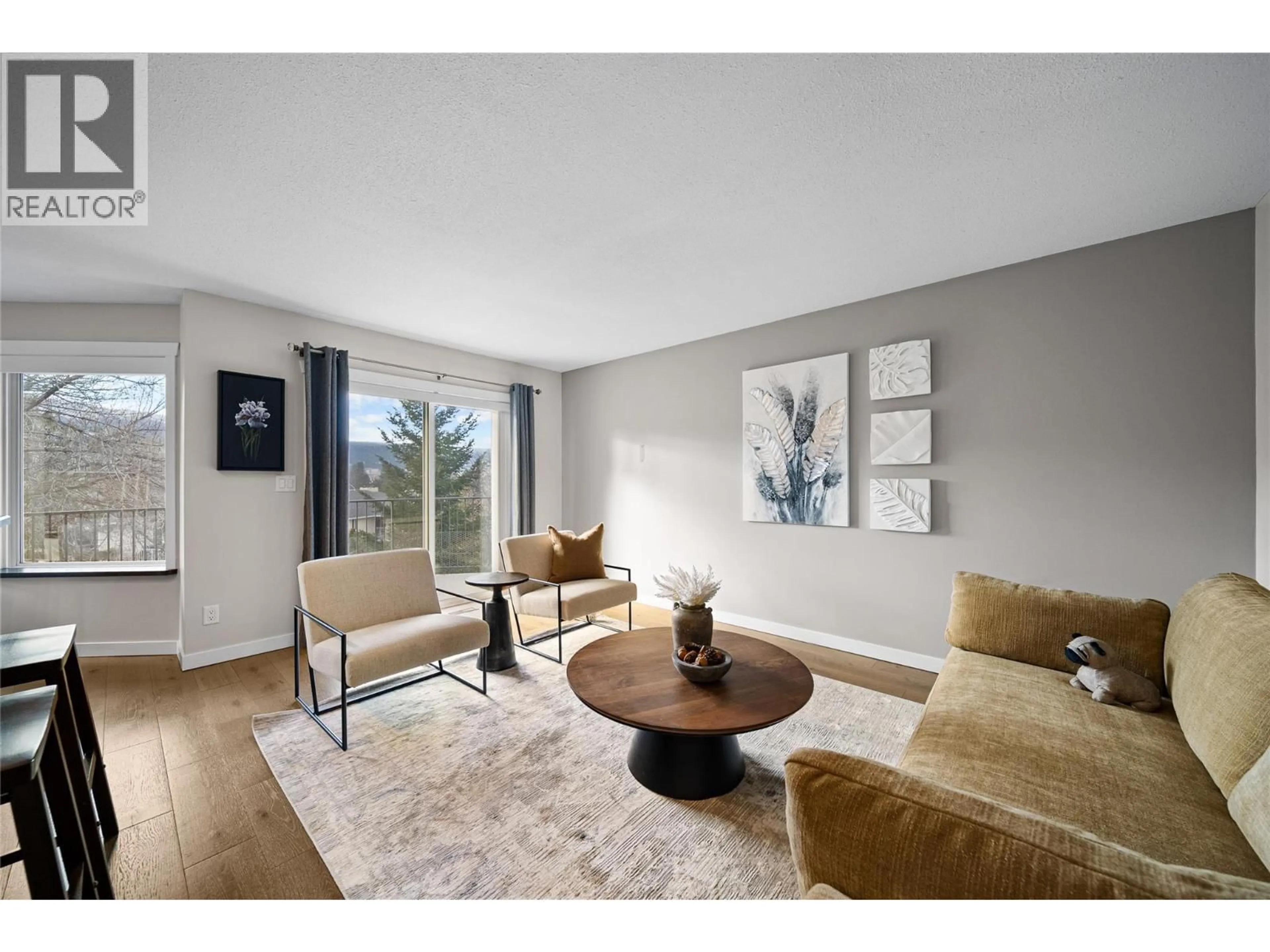 Living room with furniture, wood/laminate floor for 4 - 1750 MCKINLEY COURT, Kamloops British Columbia V2E2N5
