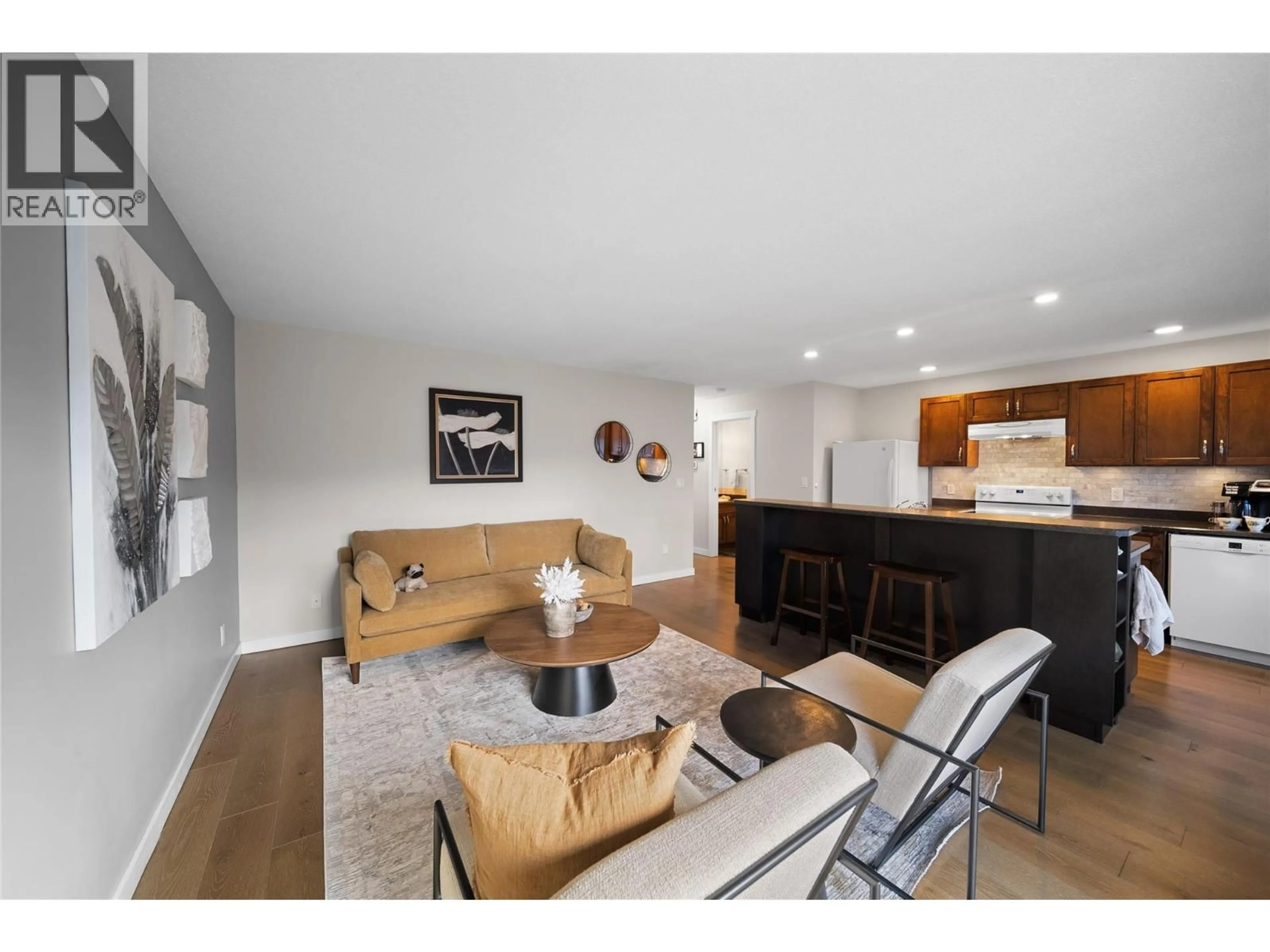 Living room with furniture, wood/laminate floor for 4 - 1750 MCKINLEY COURT, Kamloops British Columbia V2E2N5