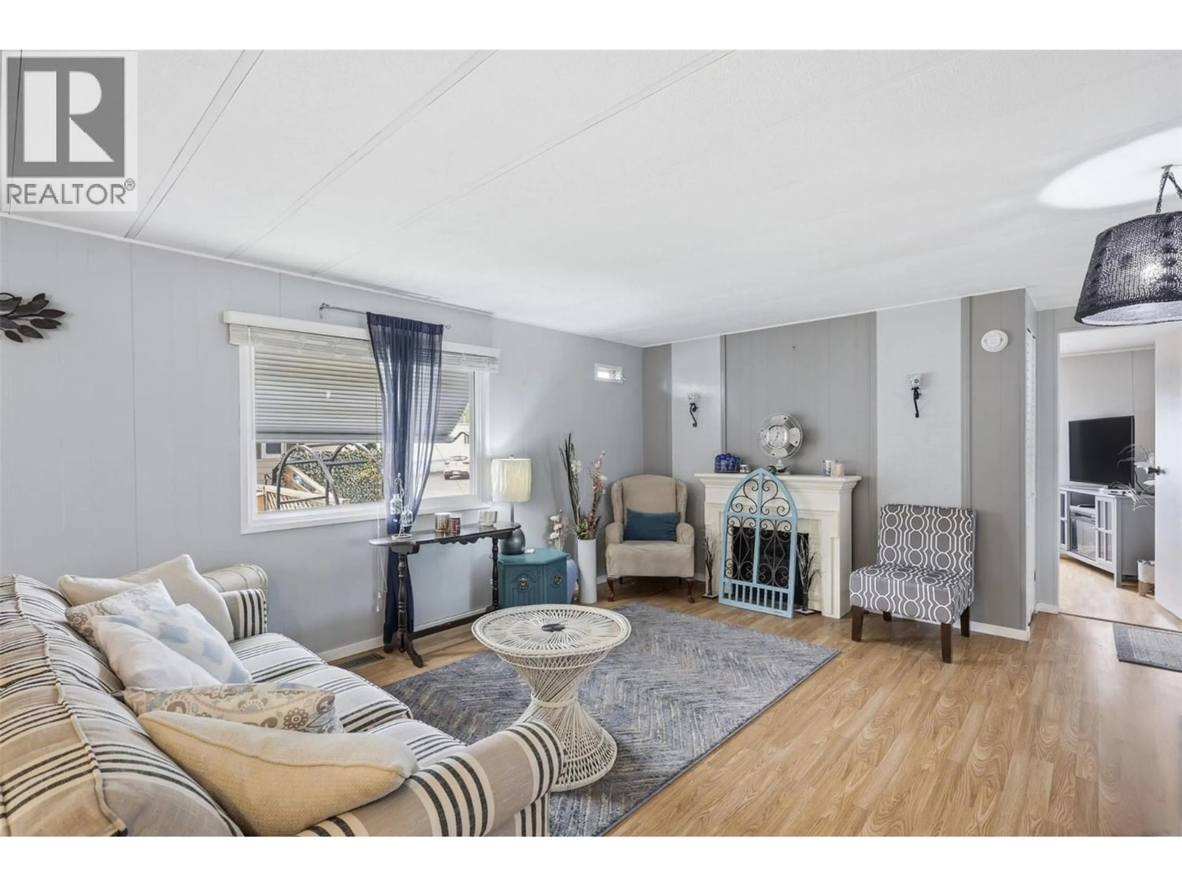 Living room with furniture, wood/laminate floor for 11 MARS DRIVE, Kamloops British Columbia V2B1B3