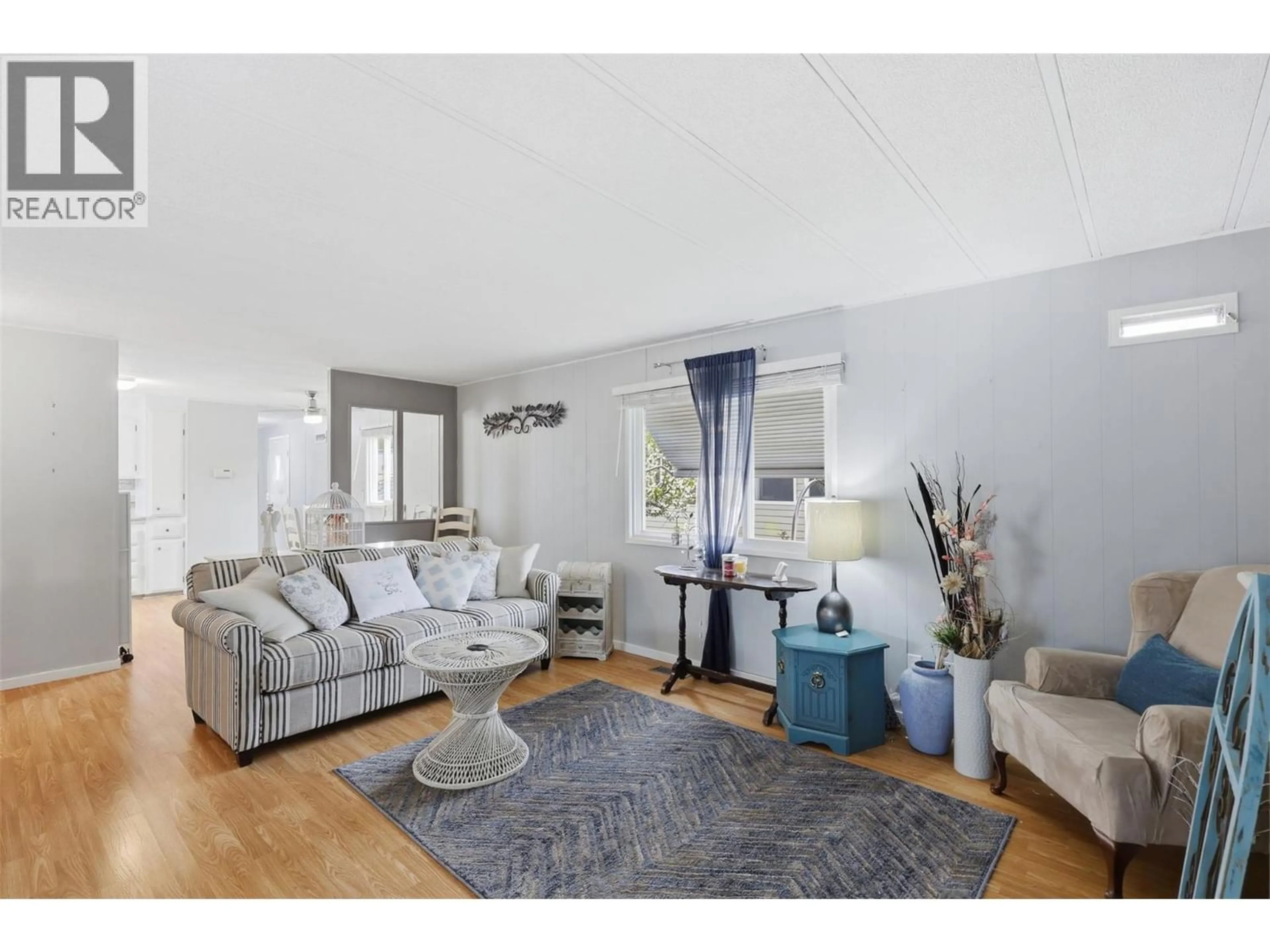 Living room with furniture, unknown for 11 MARS DRIVE, Kamloops British Columbia V2B1B3
