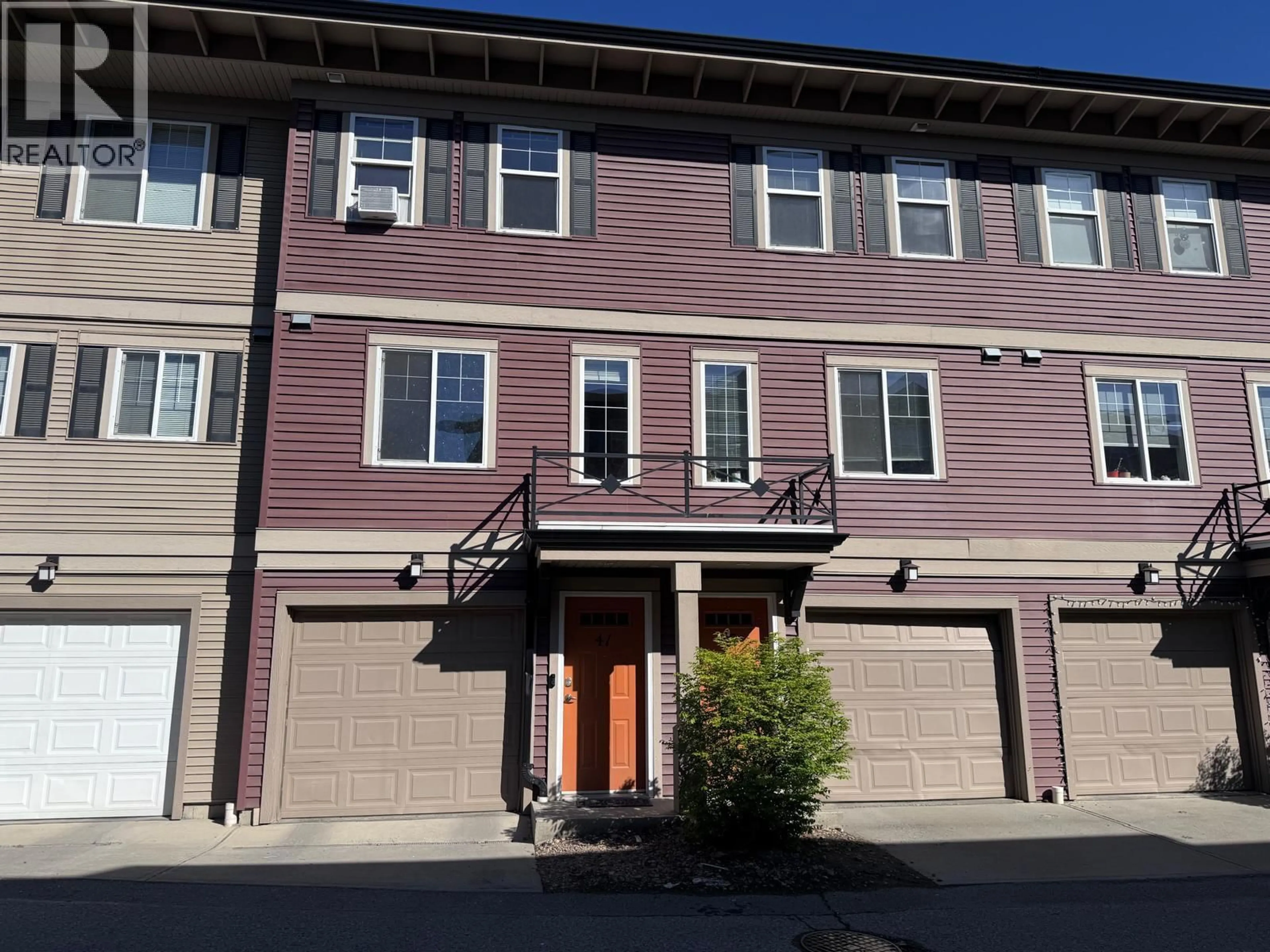 Home with vinyl exterior material, street for 41 - 1970 BRAEVIEW PLACE, Kamloops British Columbia V1S0A2