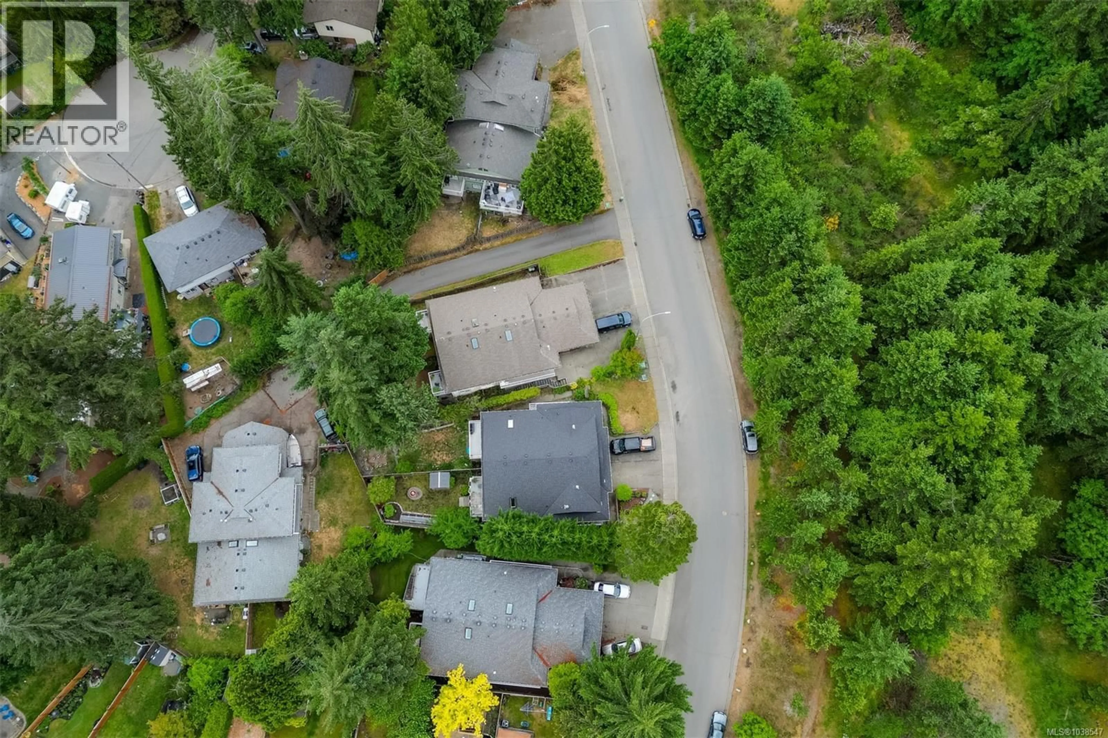 A pic from outside/outdoor area/front of a property/back of a property/a pic from drone, street for 5909 UPLAND AVENUE, Duncan British Columbia V9L6P7
