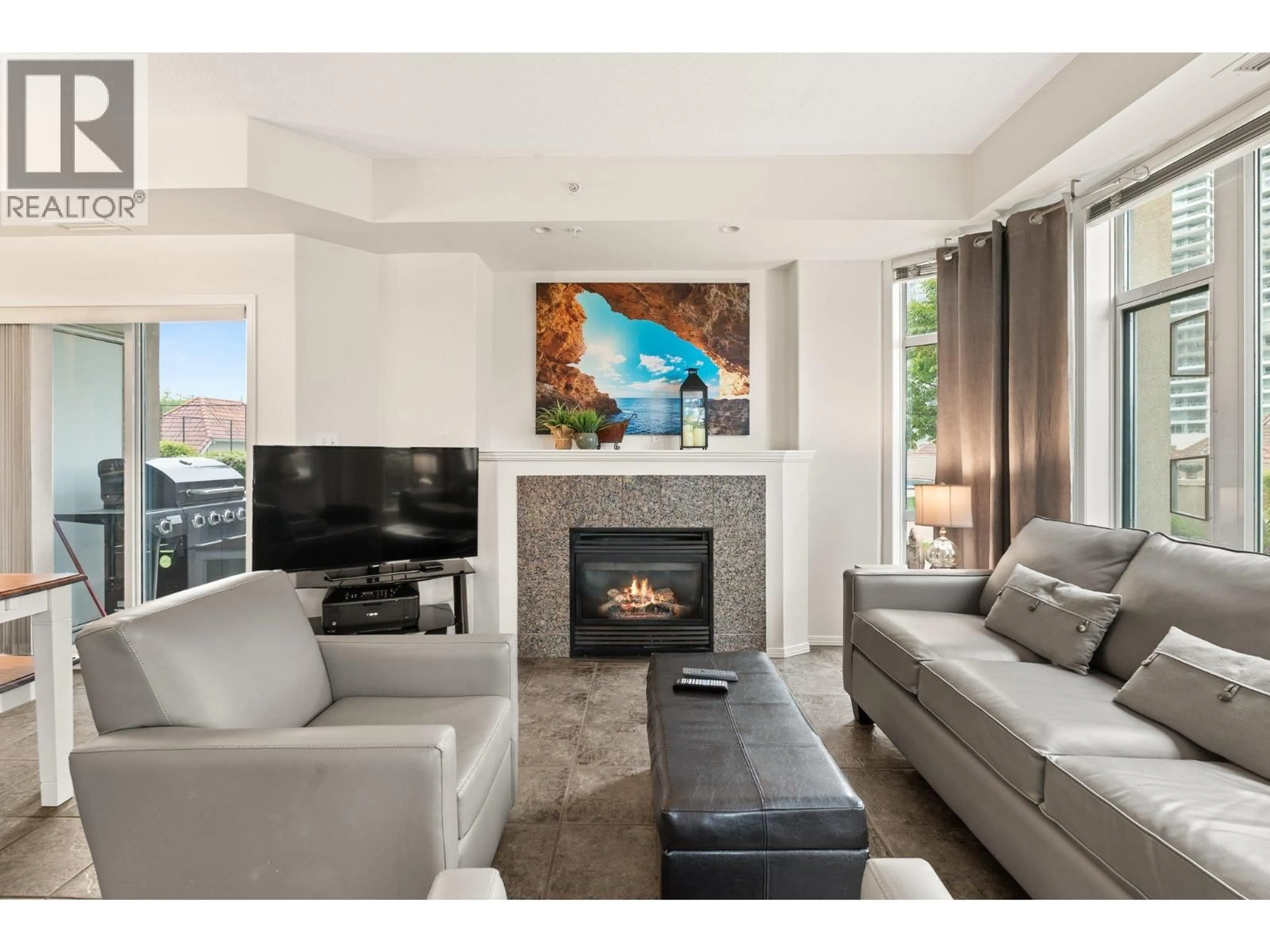 Living room with furniture, unknown for 303 - 1128 SUNSET DRIVE, Kelowna British Columbia V1Y9W7