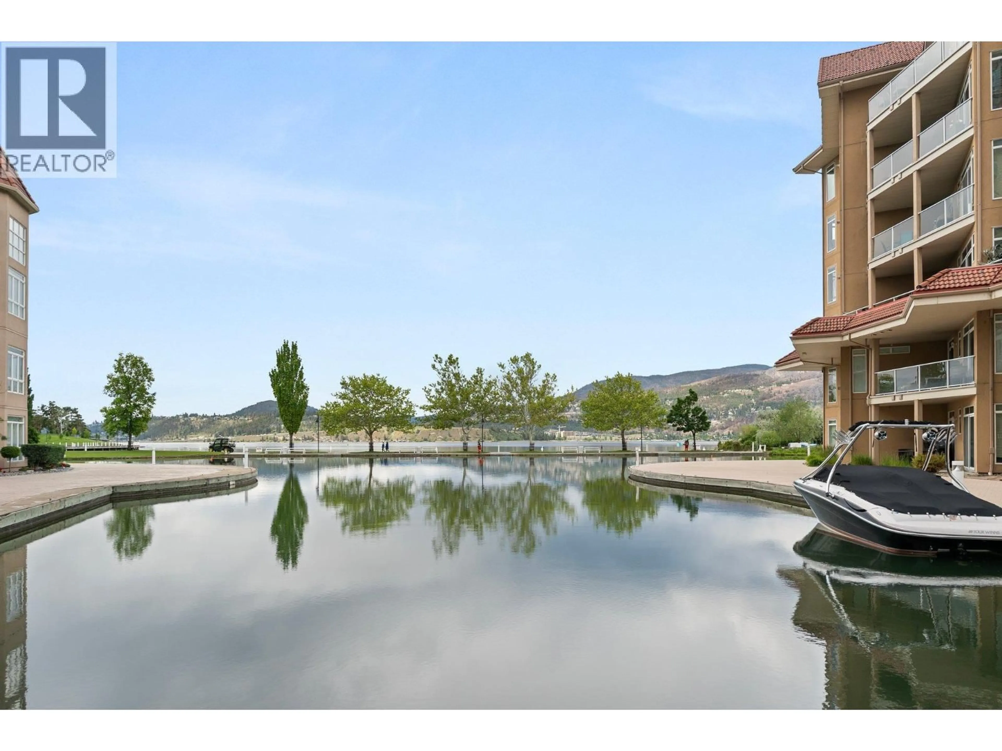 Pool for 303 - 1128 SUNSET DRIVE, Kelowna British Columbia V1Y9W7