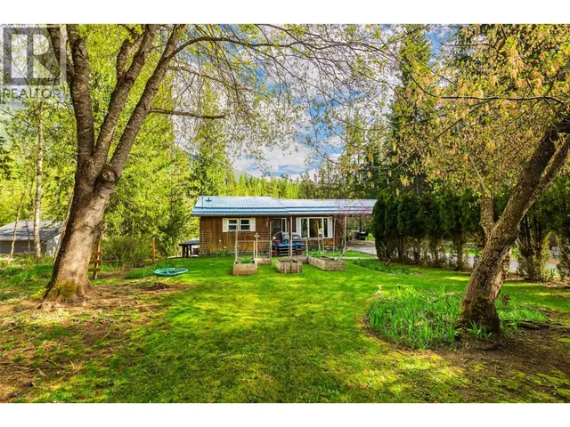 16324 BOWE ROAD, Crawford Bay 2