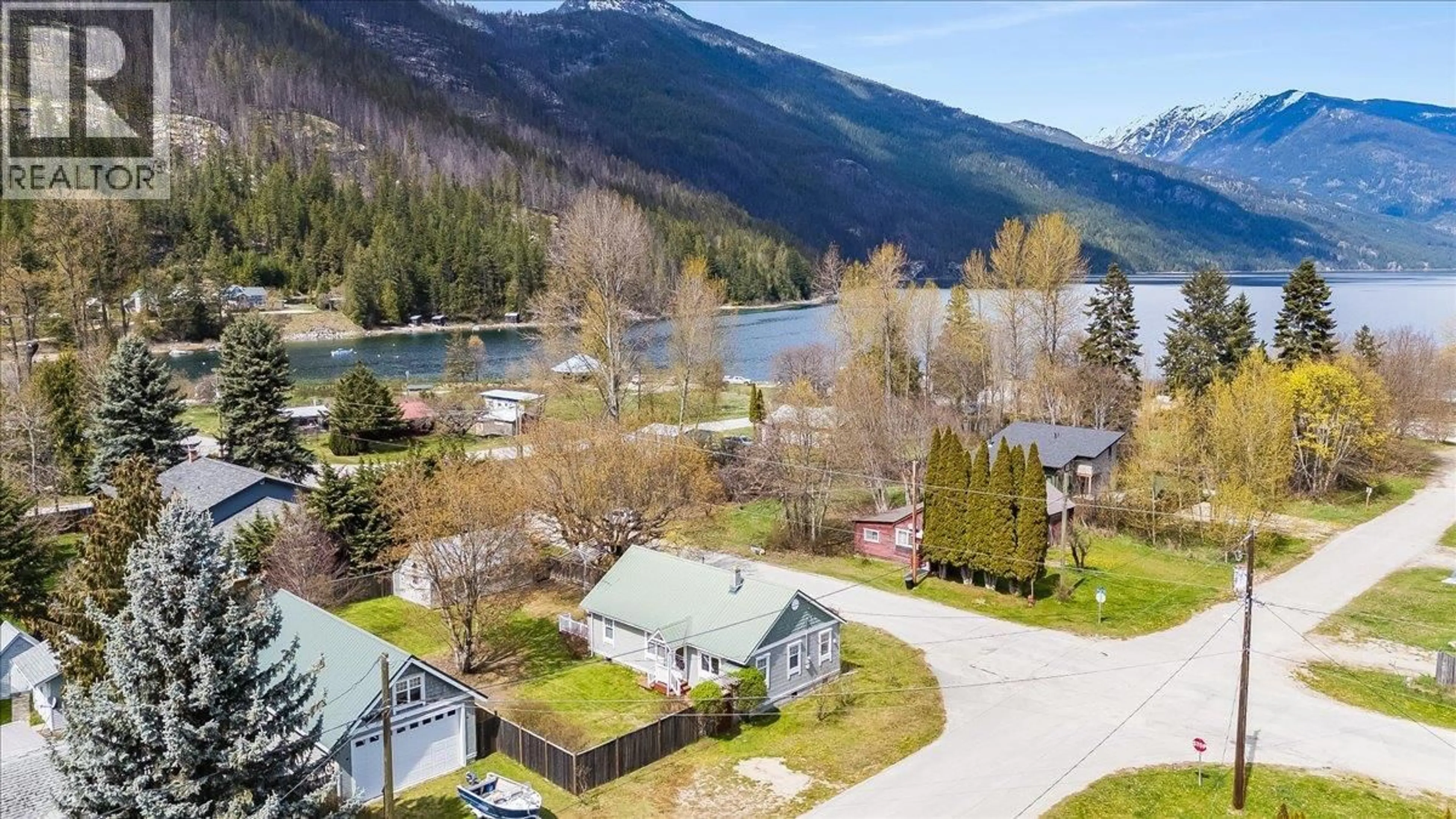A pic from outside/outdoor area/front of a property/back of a property/a pic from drone, water/lake/river/ocean view for 501 ARTHUR STREET, Slocan British Columbia V0G2C0