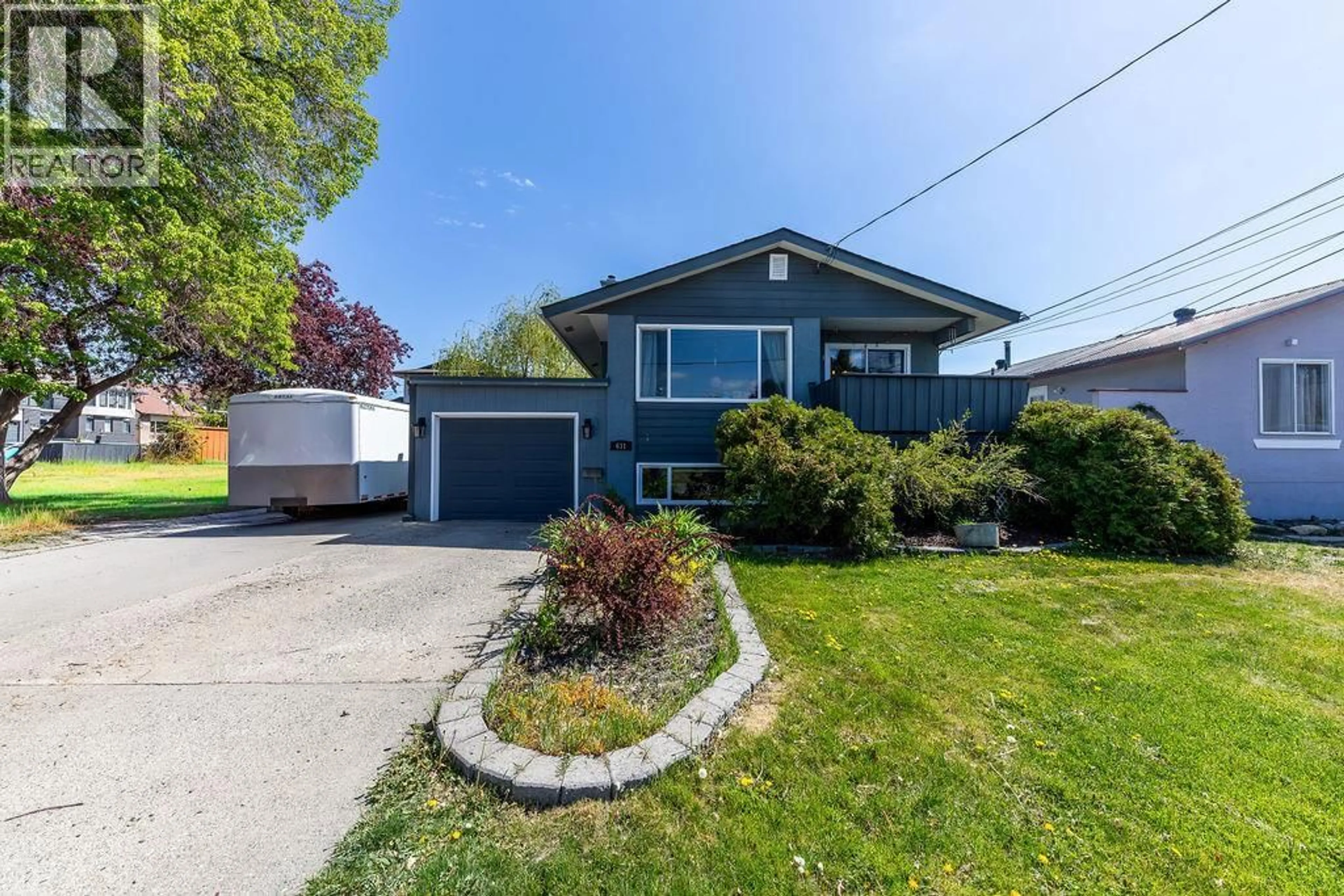 Home with vinyl exterior material, street for 631 CAMBRIDGE CRESCENT, Kamloops British Columbia V2B6B7