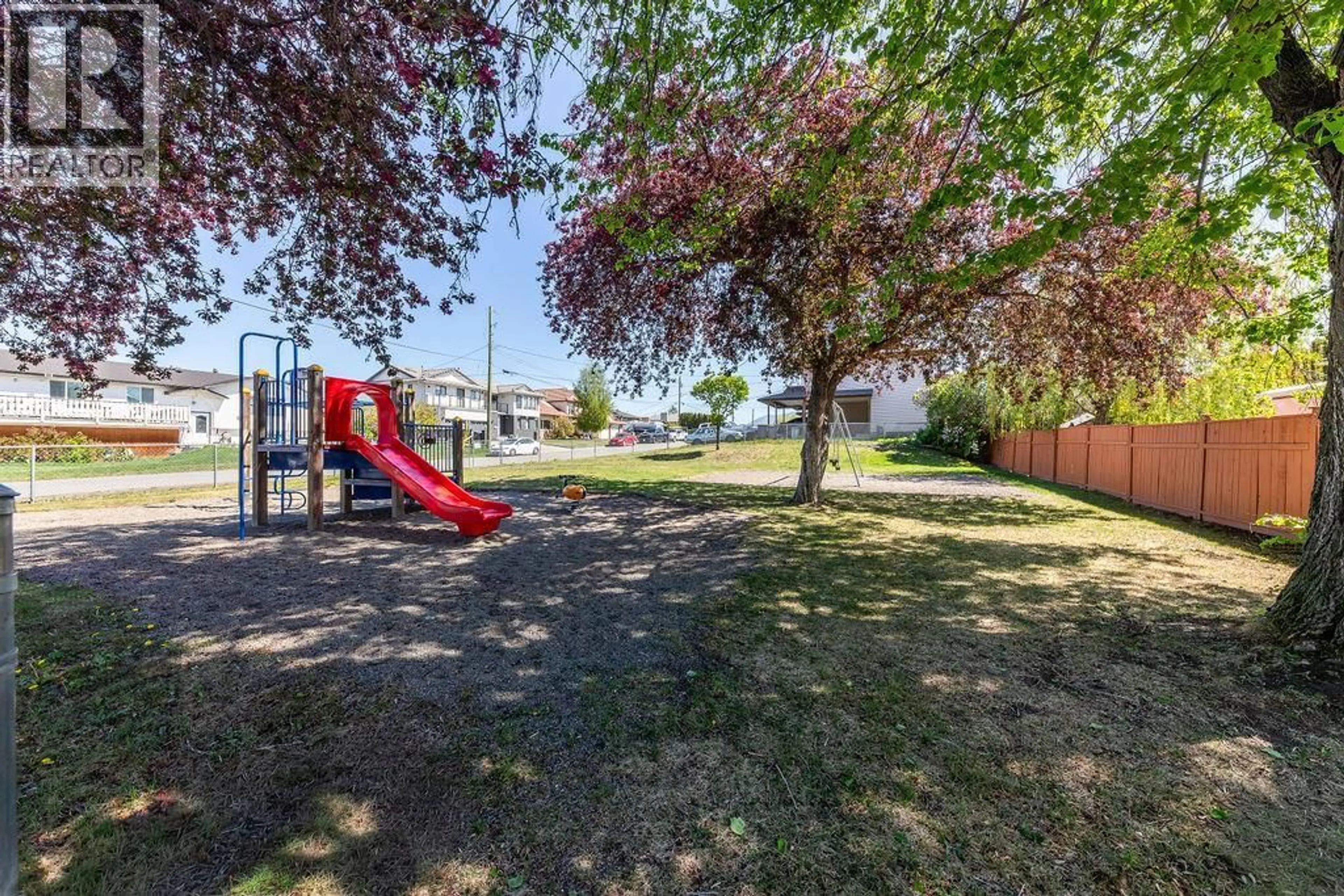 Patio, street for 631 CAMBRIDGE CRESCENT, Kamloops British Columbia V2B6B7