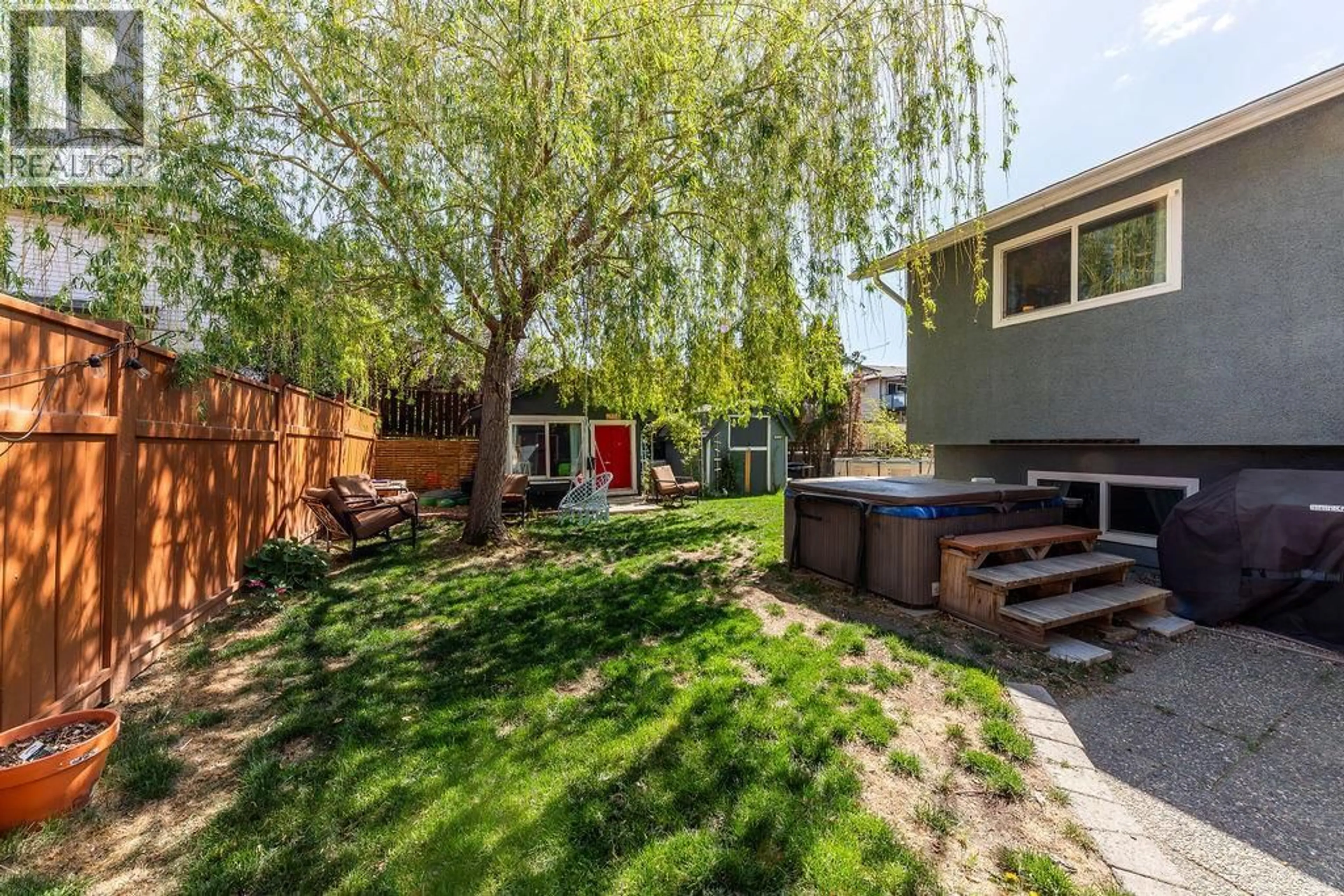 Patio, street for 631 CAMBRIDGE CRESCENT, Kamloops British Columbia V2B6B7