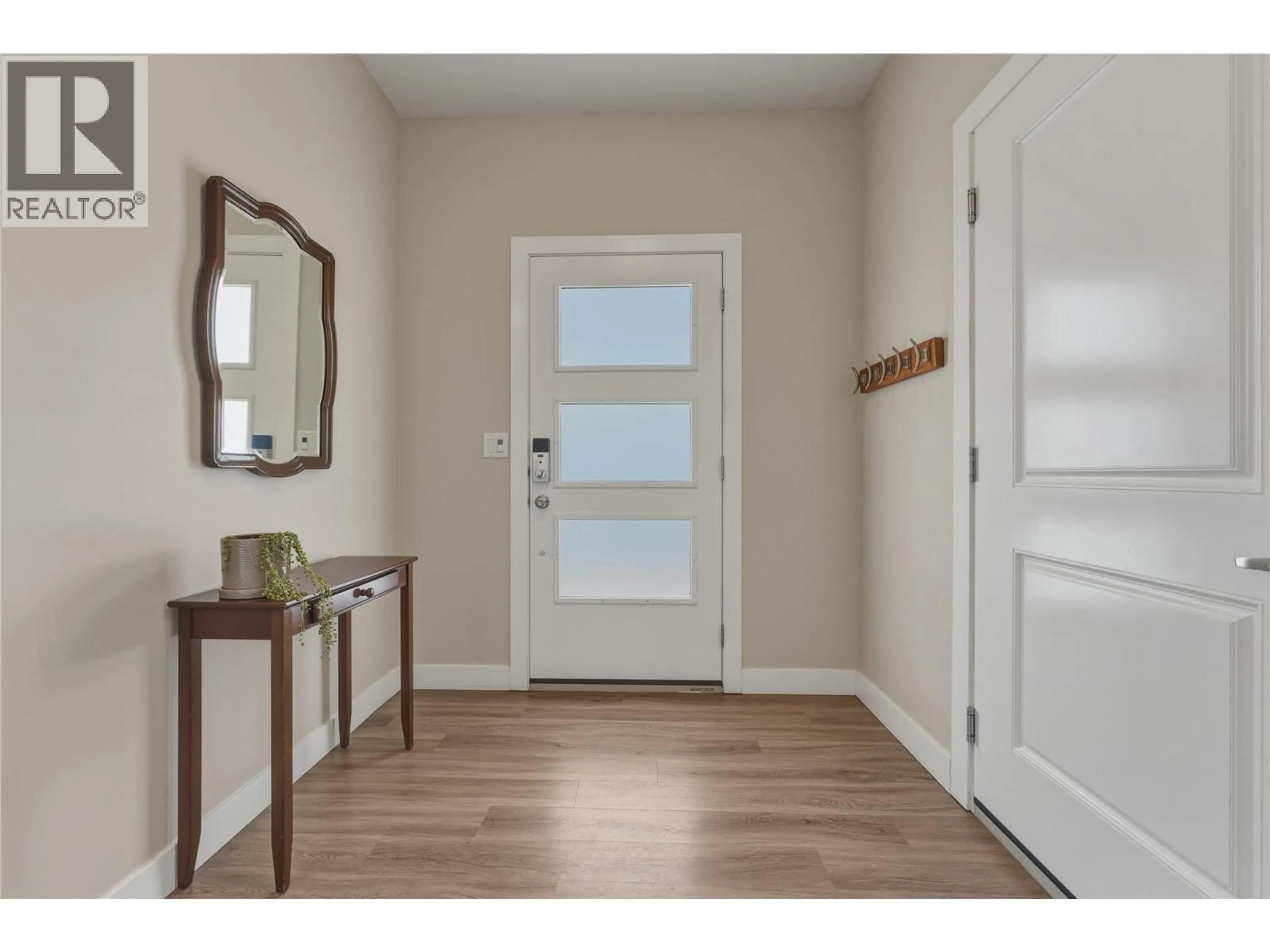 Indoor entryway for 5709 RICHFIELD PLACE, Vernon British Columbia V1H1A6