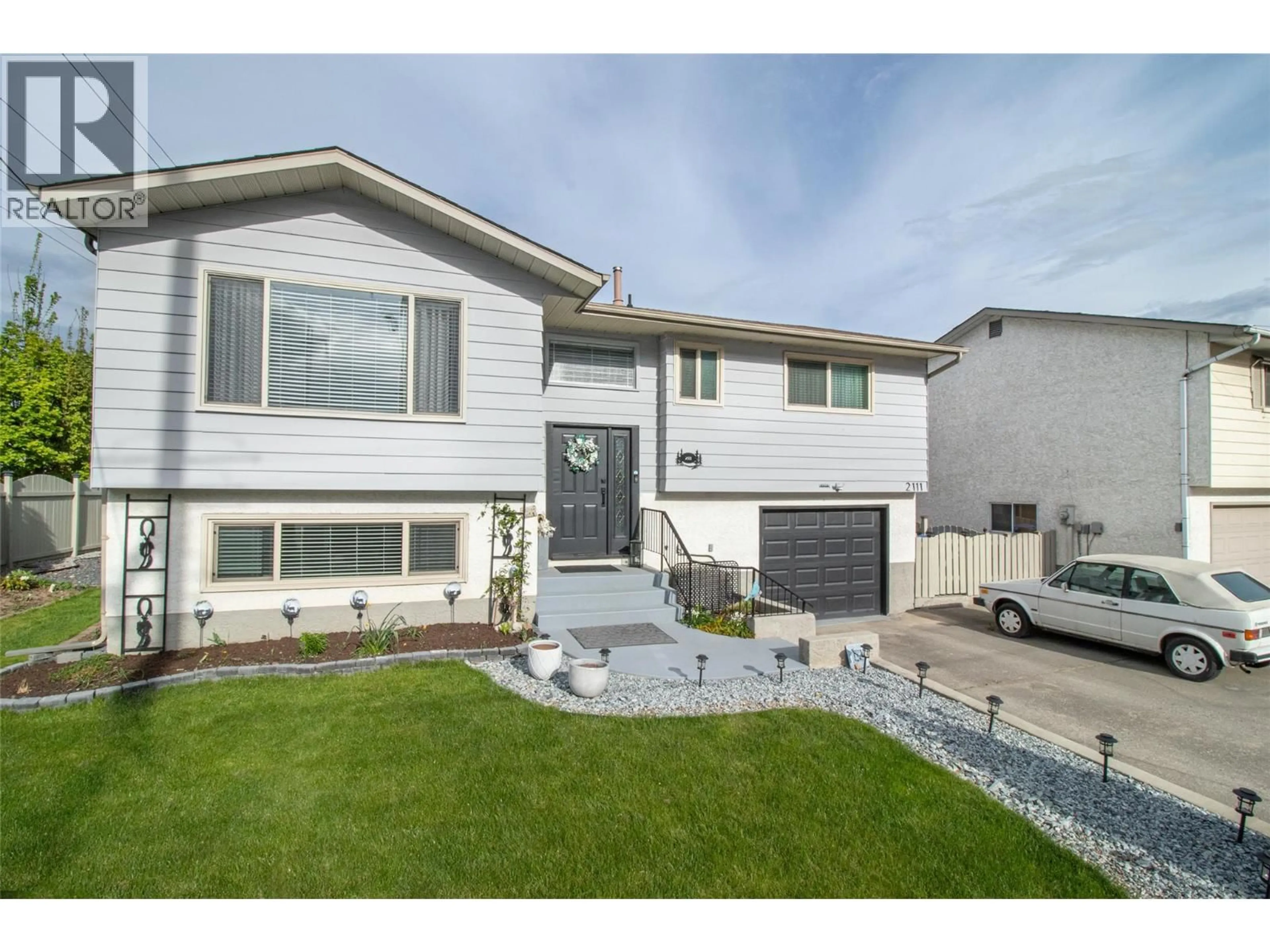 Home with vinyl exterior material, street for 2111 WILKINSON STREET, Kelowna British Columbia V1Y4A1