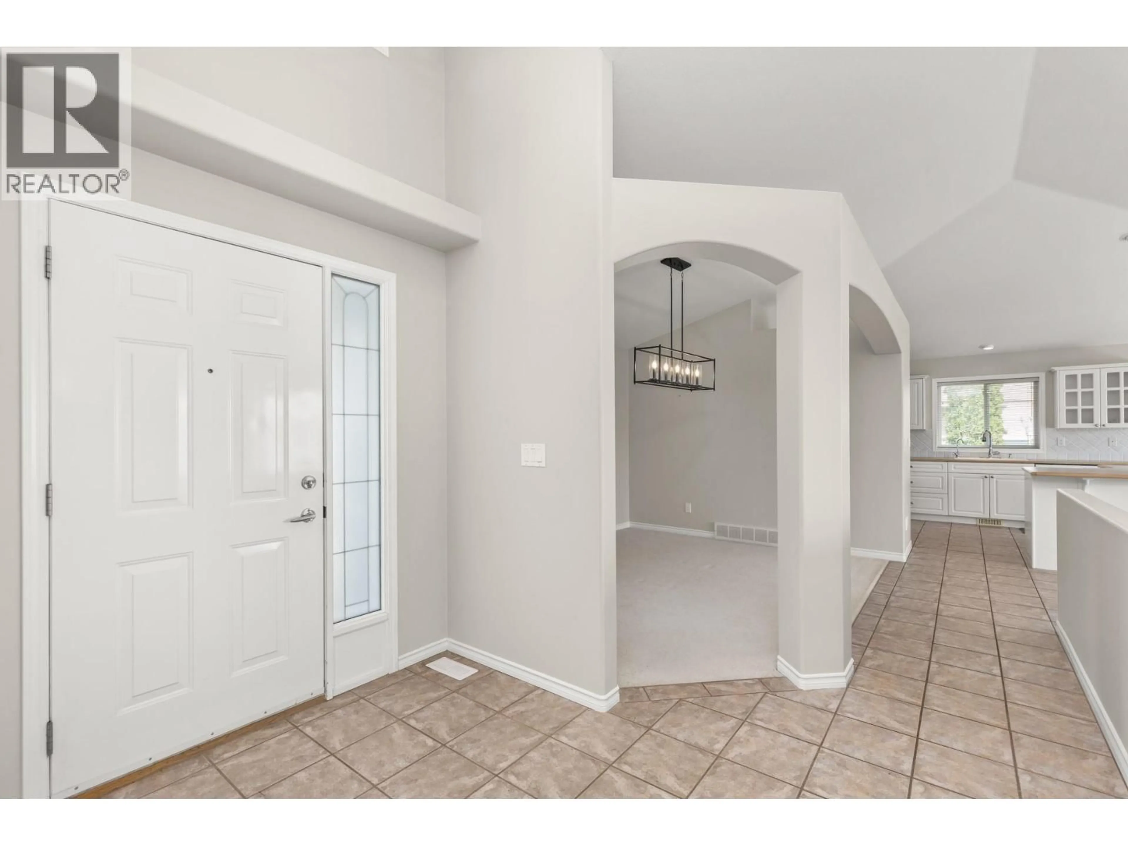 Indoor entryway for 3513 EMPIRE PLACE, West Kelowna British Columbia V4T1Y5