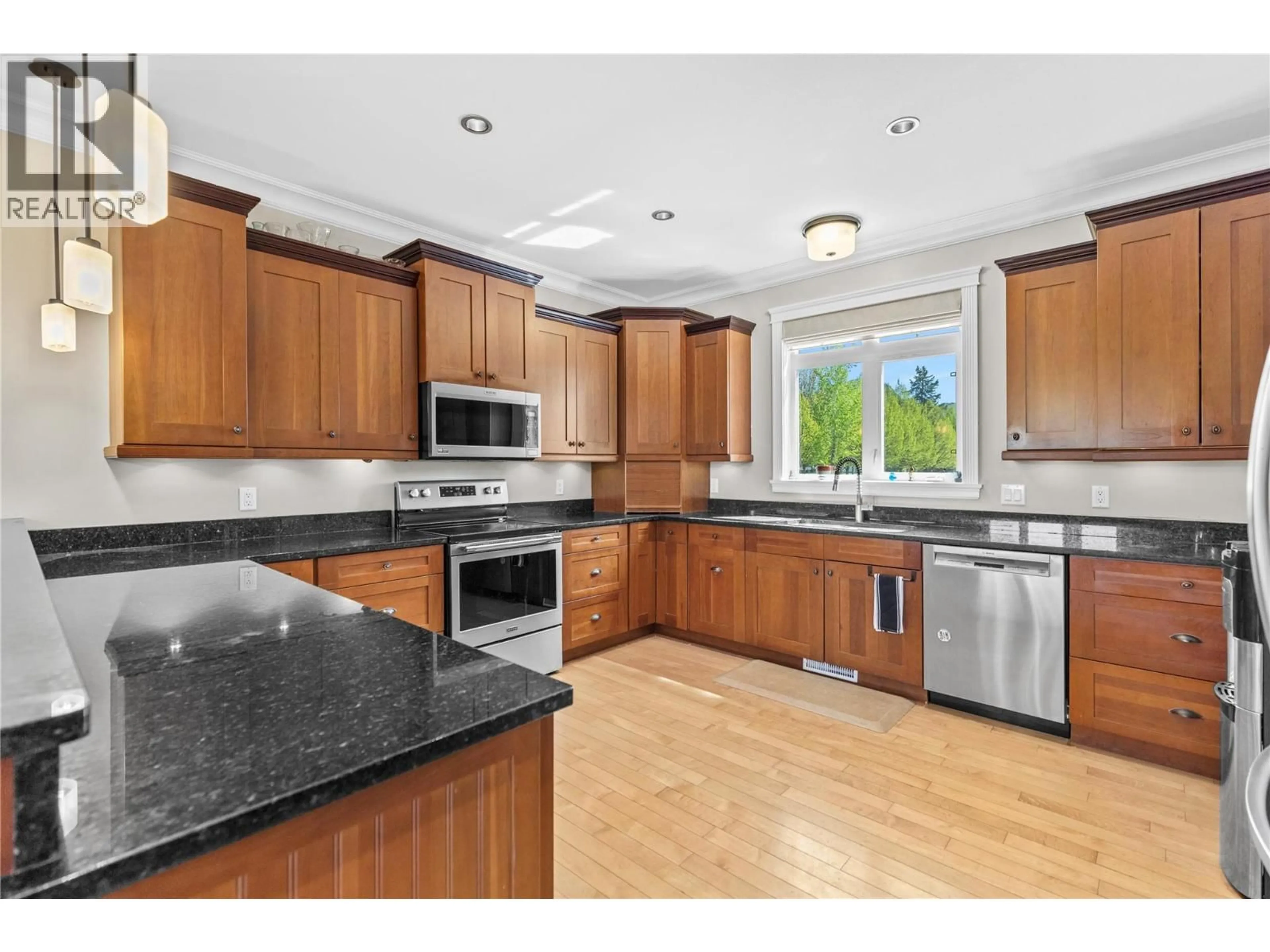 Open concept kitchen, unknown for 252 ORIOLE WAY, Barriere British Columbia V0E1E0