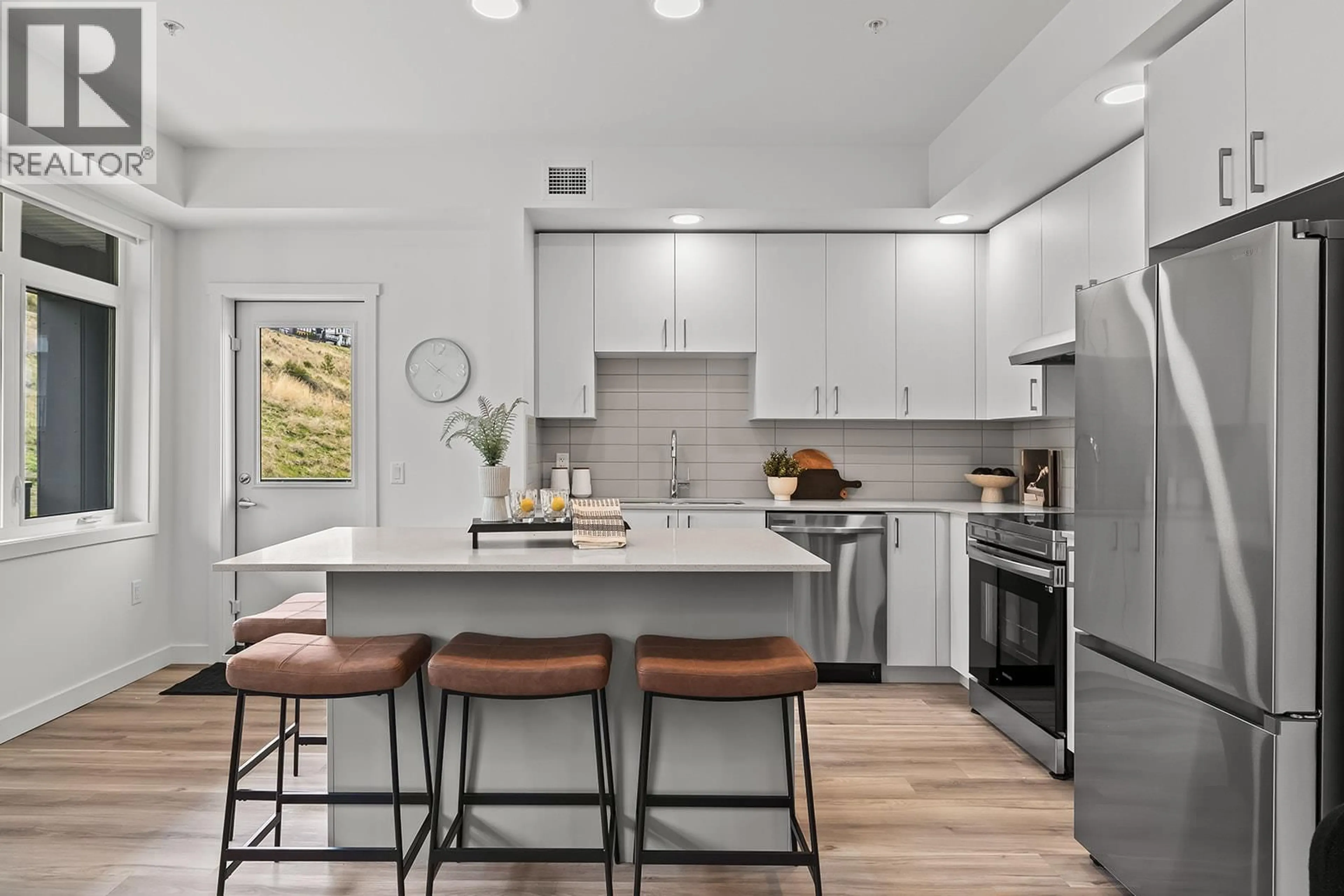 Open concept kitchen, ceramic/tile floor for 418 - 1057 FROST ROAD, Kelowna British Columbia V1W0G7