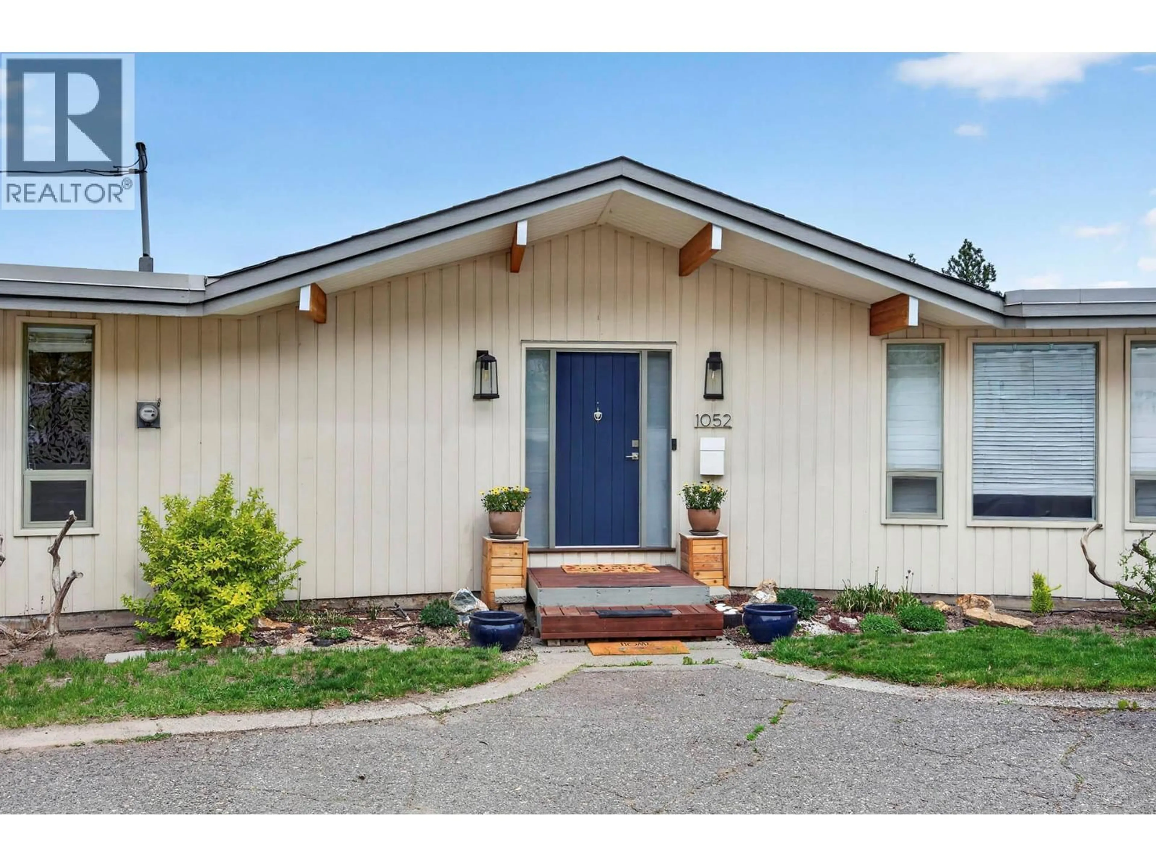 Home with vinyl exterior material, street for 1052 TODD ROAD, Kamloops British Columbia V2C5B2