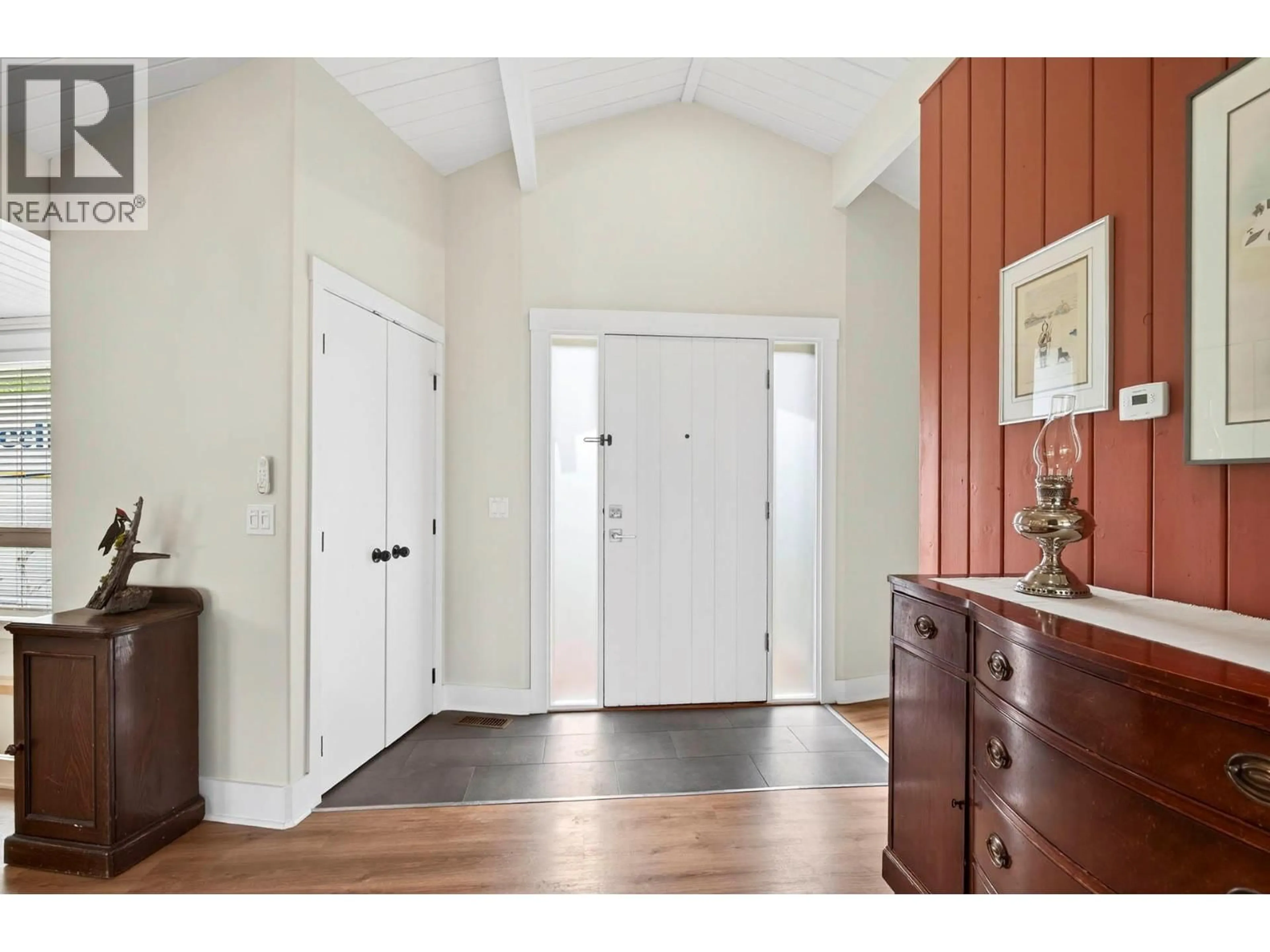 Indoor entryway for 1052 TODD ROAD, Kamloops British Columbia V2C5B2
