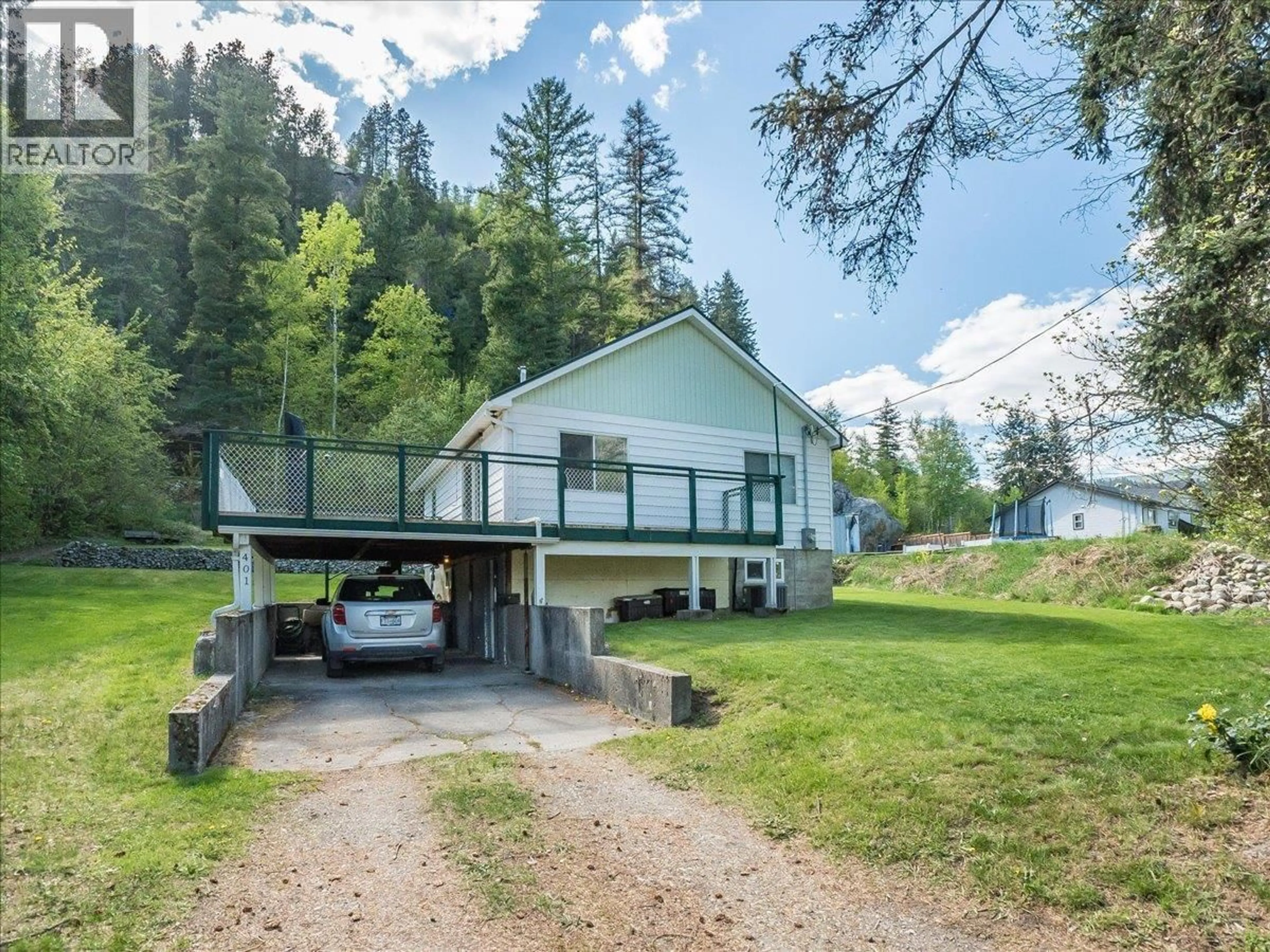A pic from outside/outdoor area/front of a property/back of a property/a pic from drone, mountain view for 401 LAKEVIEW STREET, Castlegar British Columbia V1N3Y1