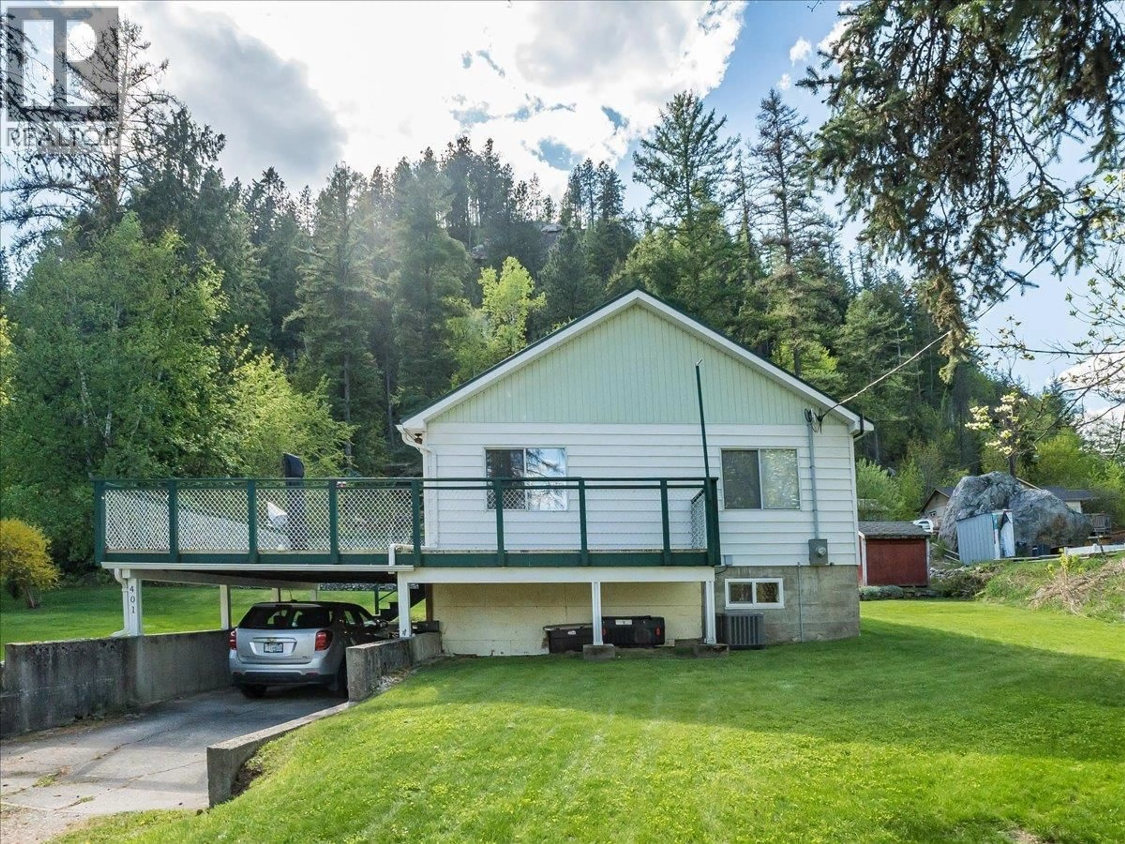 A pic from outside/outdoor area/front of a property/back of a property/a pic from drone, mountain view for 401 LAKEVIEW STREET, Castlegar British Columbia V1N3Y1