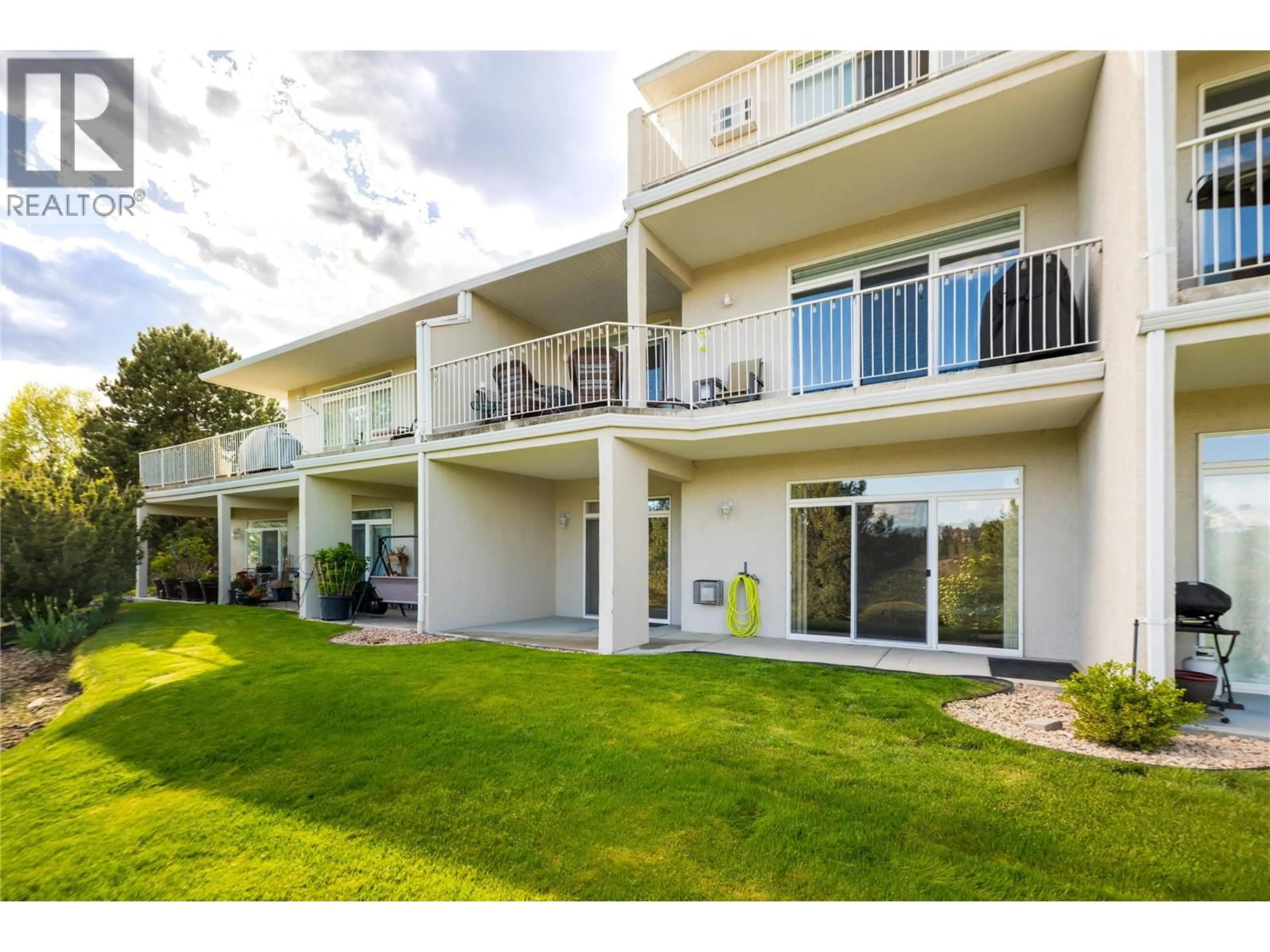 Patio, water/lake/river/ocean view for 105 - 2377 SHANNON WOODS DRIVE, West Kelowna British Columbia V4T2L8